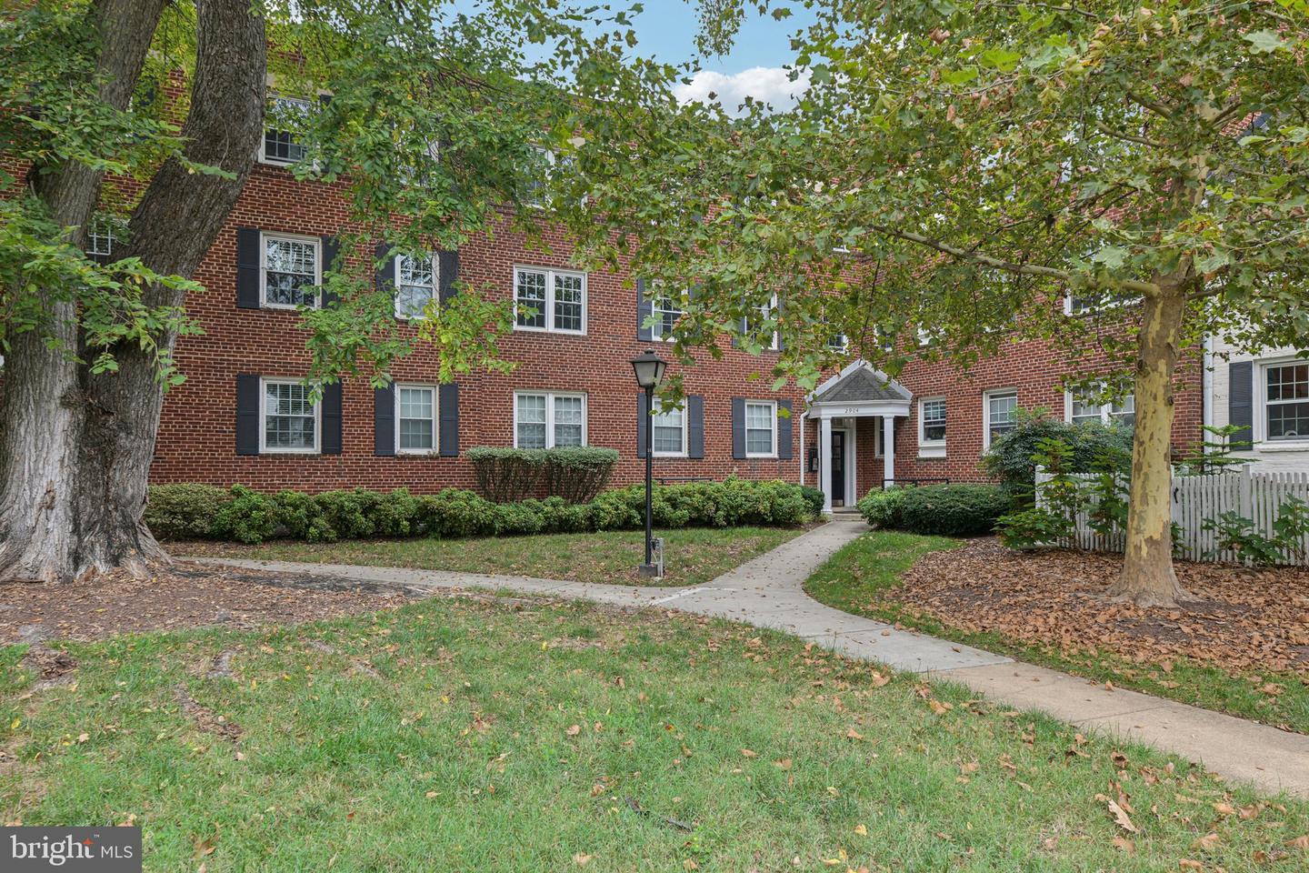 2904 13TH RD S #301, ARLINGTON, Virginia 22204, 2 Bedrooms Bedrooms, 2 Rooms Rooms,1 BathroomBathrooms,Residential,For sale,2904 13TH RD S #301,VAAR2064196 MLS # VAAR2064196