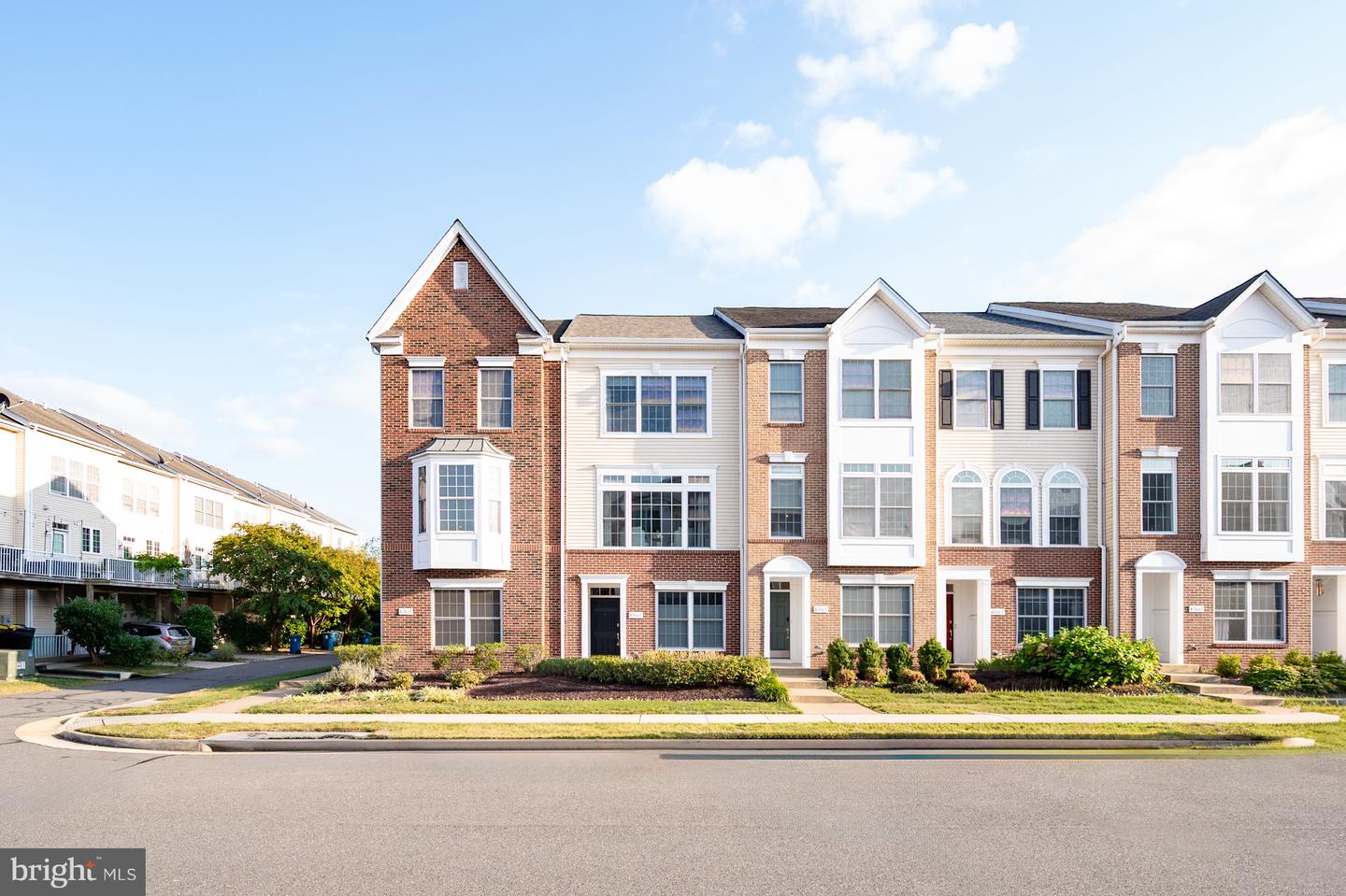 42677 HOMEFRONT TER, CHANTILLY, Virginia 20152, 3 Bedrooms Bedrooms, ,3 BathroomsBathrooms,Residential,For sale,42677 HOMEFRONT TER,VALO2107702 MLS # VALO2107702