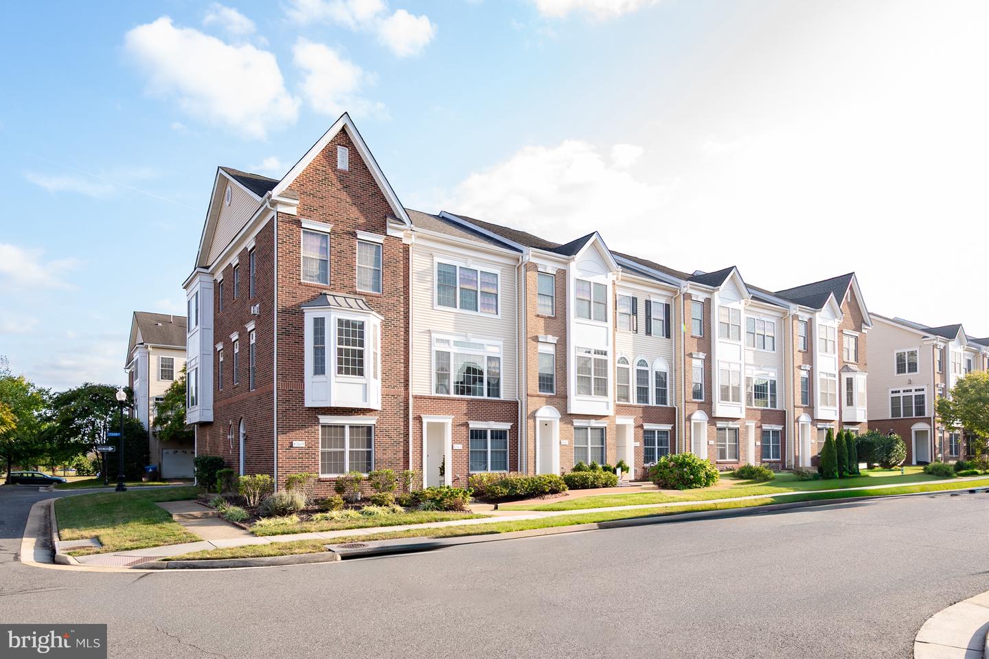 42677 HOMEFRONT TER, CHANTILLY, Virginia 20152, 3 Bedrooms Bedrooms, ,3 BathroomsBathrooms,Residential,For sale,42677 HOMEFRONT TER,VALO2107702 MLS # VALO2107702