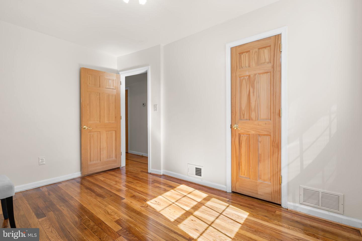 3000 WOODLAWN AVE, FALLS CHURCH, Virginia 22042, 4 Bedrooms Bedrooms, ,2 BathroomsBathrooms,Residential,For sale,3000 WOODLAWN AVE,VAFX2269472 MLS # VAFX2269472