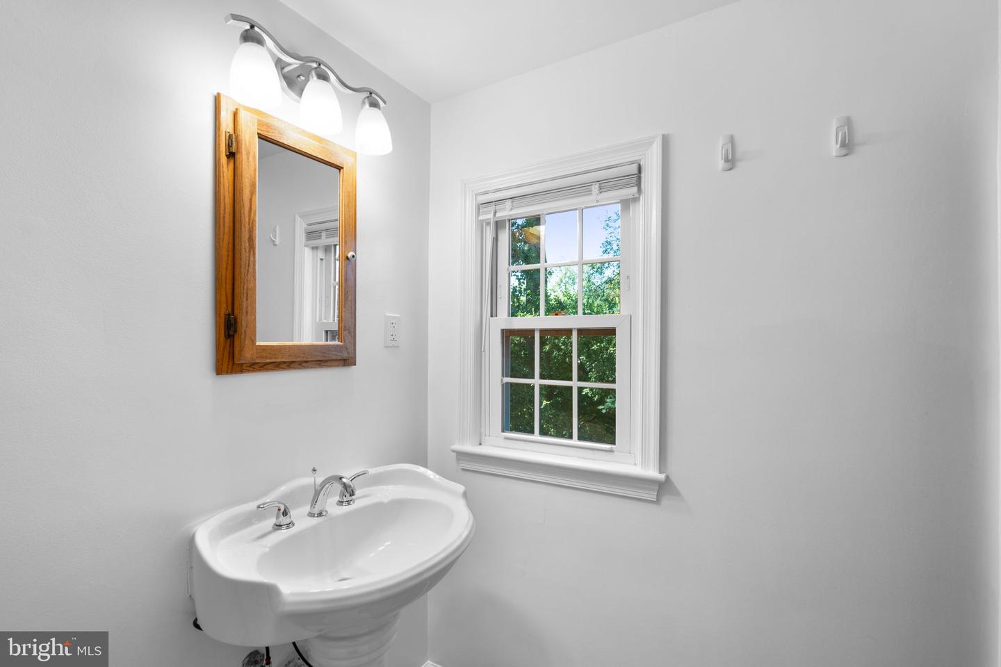 3000 WOODLAWN AVE, FALLS CHURCH, Virginia 22042, 4 Bedrooms Bedrooms, ,2 BathroomsBathrooms,Residential,For sale,3000 WOODLAWN AVE,VAFX2269472 MLS # VAFX2269472