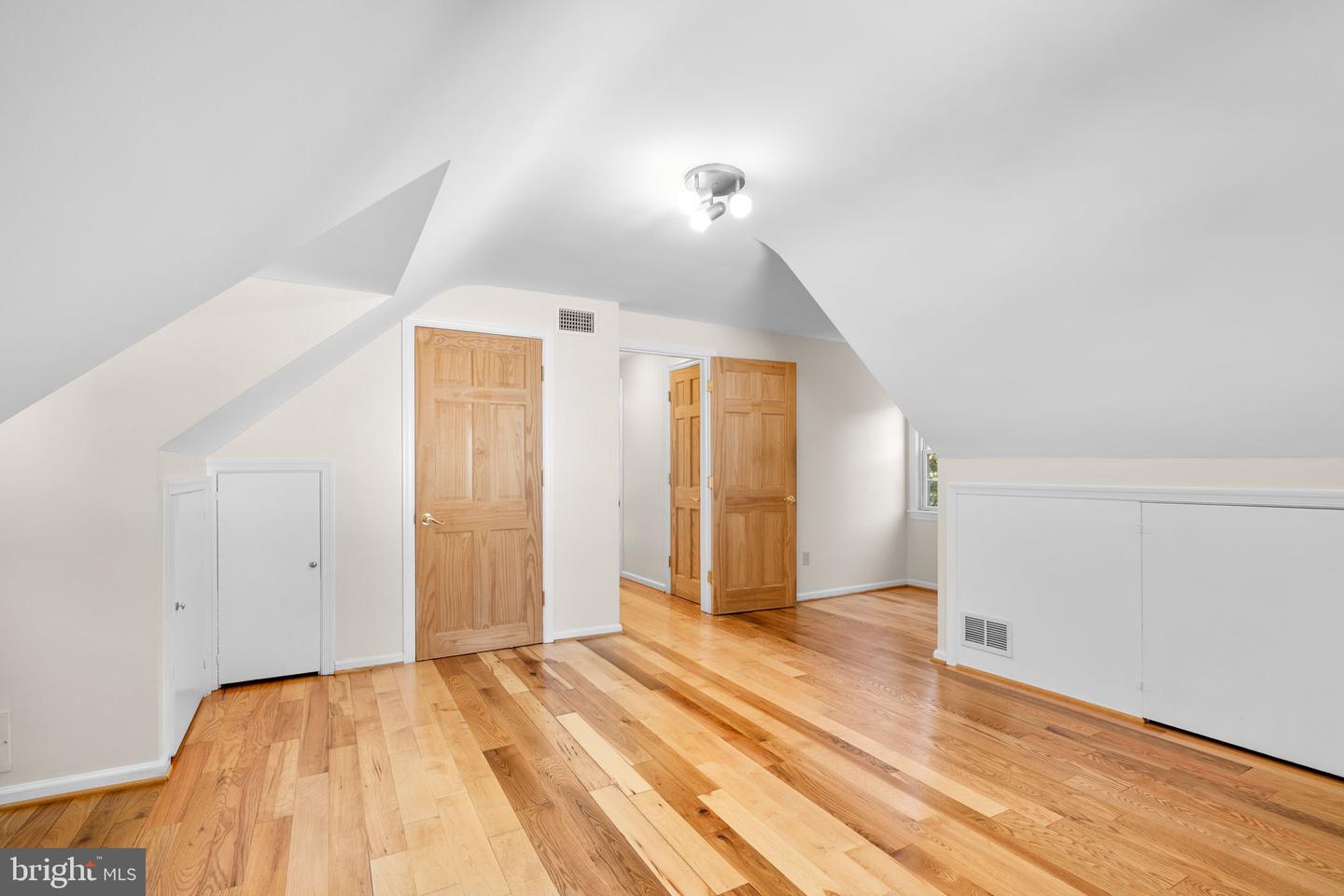 3000 WOODLAWN AVE, FALLS CHURCH, Virginia 22042, 4 Bedrooms Bedrooms, ,2 BathroomsBathrooms,Residential,For sale,3000 WOODLAWN AVE,VAFX2269472 MLS # VAFX2269472