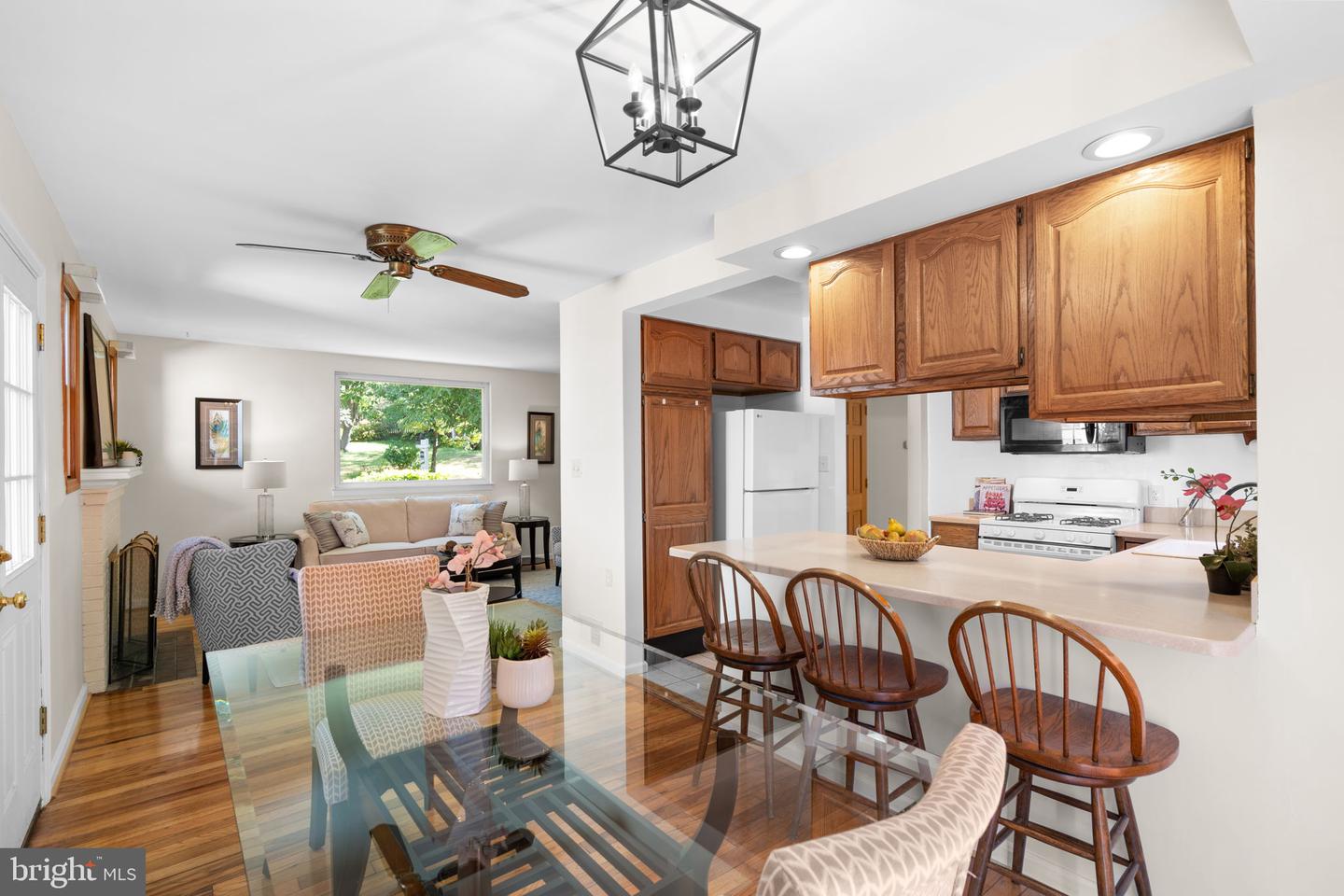 3000 WOODLAWN AVE, FALLS CHURCH, Virginia 22042, 4 Bedrooms Bedrooms, ,2 BathroomsBathrooms,Residential,For sale,3000 WOODLAWN AVE,VAFX2269472 MLS # VAFX2269472
