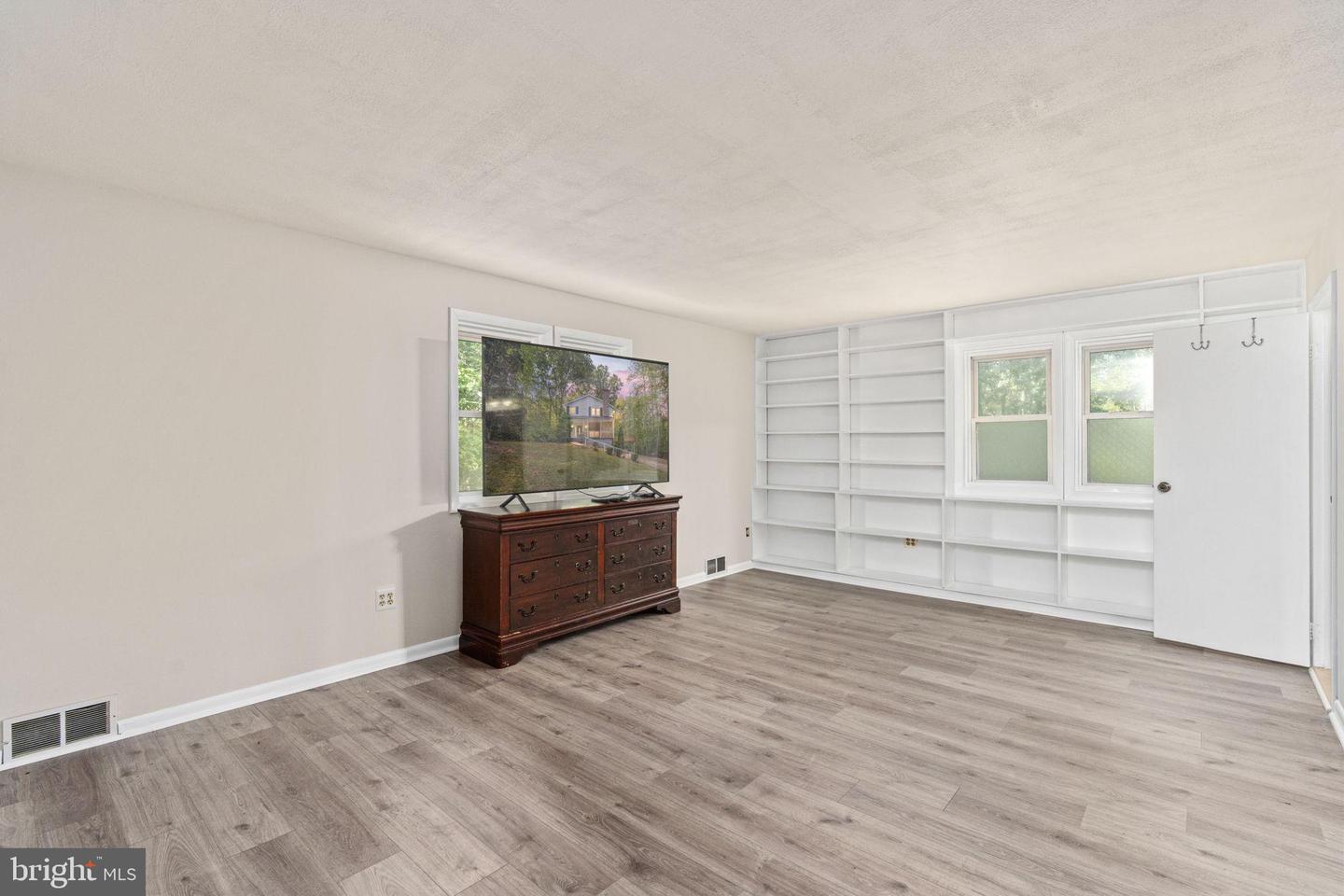8610 ENGLEMAN LN, SPOTSYLVANIA, Virginia 22551, 4 Bedrooms Bedrooms, ,2 BathroomsBathrooms,Residential,For sale,8610 ENGLEMAN LN,VASP2036528 MLS # VASP2036528