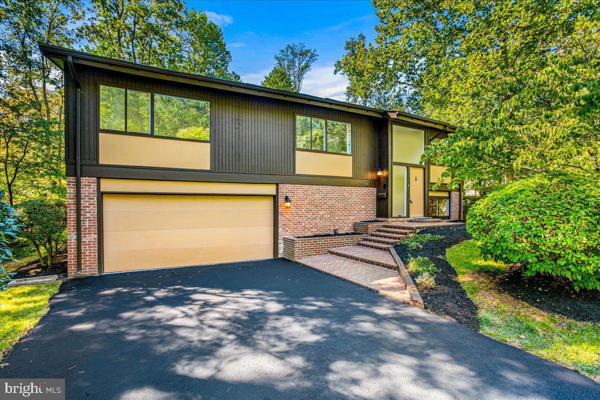 4302 WAKEFIELD DR, ANNANDALE, Virginia 22003, 4 Bedrooms Bedrooms, ,3 BathroomsBathrooms,Residential,For sale,4302 WAKEFIELD DR,VAFX2269608 MLS # VAFX2269608