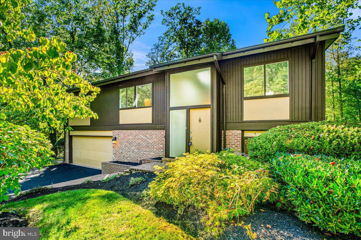 4302 WAKEFIELD DR, ANNANDALE, Virginia 22003, 4 Bedrooms Bedrooms, ,3 BathroomsBathrooms,Residential,For sale,4302 WAKEFIELD DR,VAFX2269608 MLS # VAFX2269608