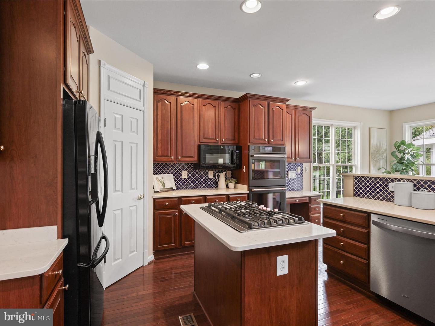 6004 HORTONS MILL CT, HAYMARKET, Virginia 20169, 5 Bedrooms Bedrooms, ,2 BathroomsBathrooms,Residential,For sale,6004 HORTONS MILL CT,VAPW2104872 MLS # VAPW2104872