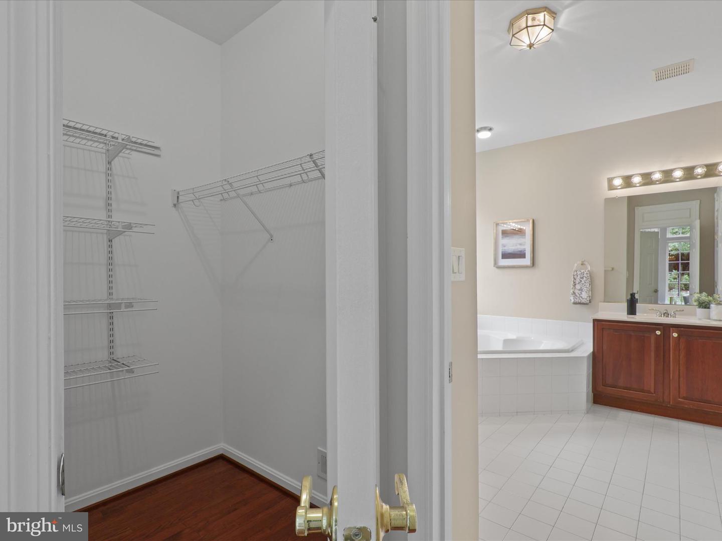 6004 HORTONS MILL CT, HAYMARKET, Virginia 20169, 5 Bedrooms Bedrooms, ,2 BathroomsBathrooms,Residential,For sale,6004 HORTONS MILL CT,VAPW2104872 MLS # VAPW2104872