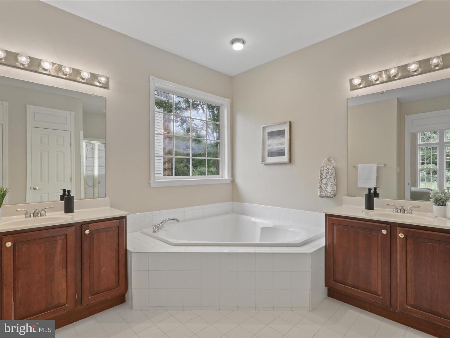 6004 HORTONS MILL CT, HAYMARKET, Virginia 20169, 5 Bedrooms Bedrooms, ,2 BathroomsBathrooms,Residential,For sale,6004 HORTONS MILL CT,VAPW2104872 MLS # VAPW2104872
