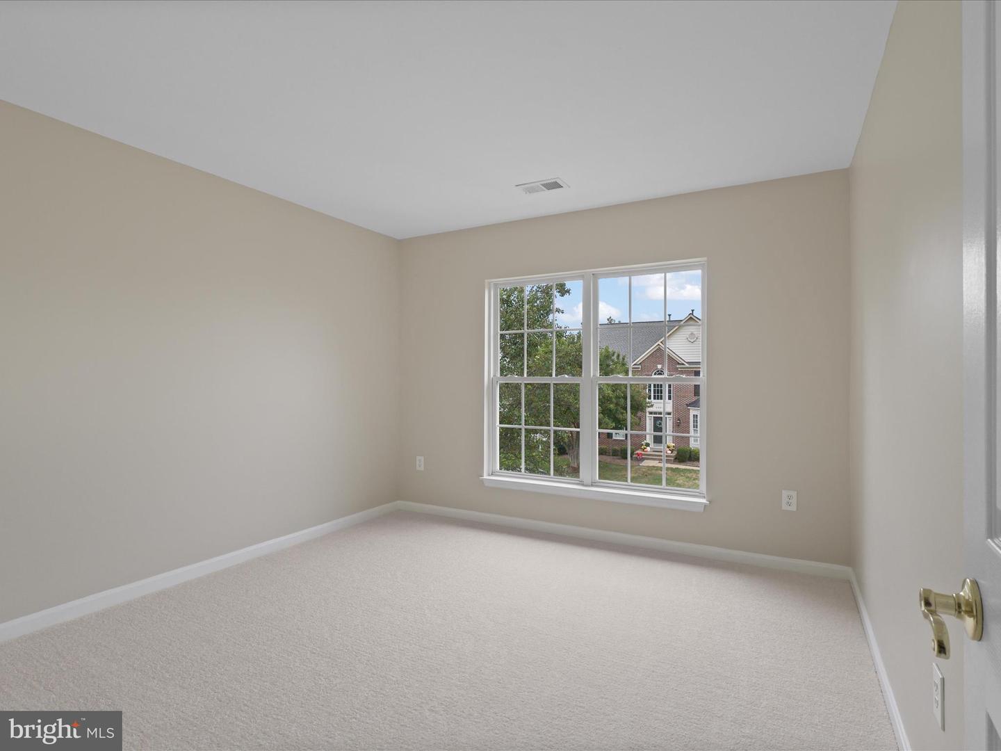 6004 HORTONS MILL CT, HAYMARKET, Virginia 20169, 5 Bedrooms Bedrooms, ,2 BathroomsBathrooms,Residential,For sale,6004 HORTONS MILL CT,VAPW2104872 MLS # VAPW2104872