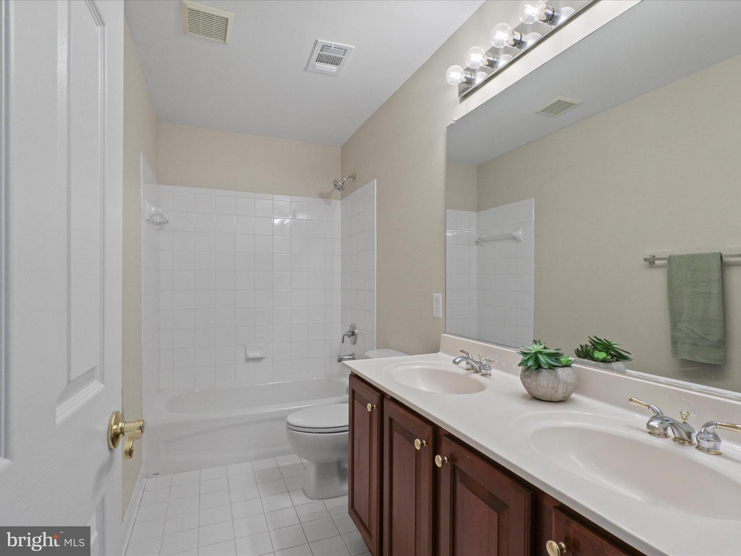 6004 HORTONS MILL CT, HAYMARKET, Virginia 20169, 5 Bedrooms Bedrooms, ,2 BathroomsBathrooms,Residential,For sale,6004 HORTONS MILL CT,VAPW2104872 MLS # VAPW2104872