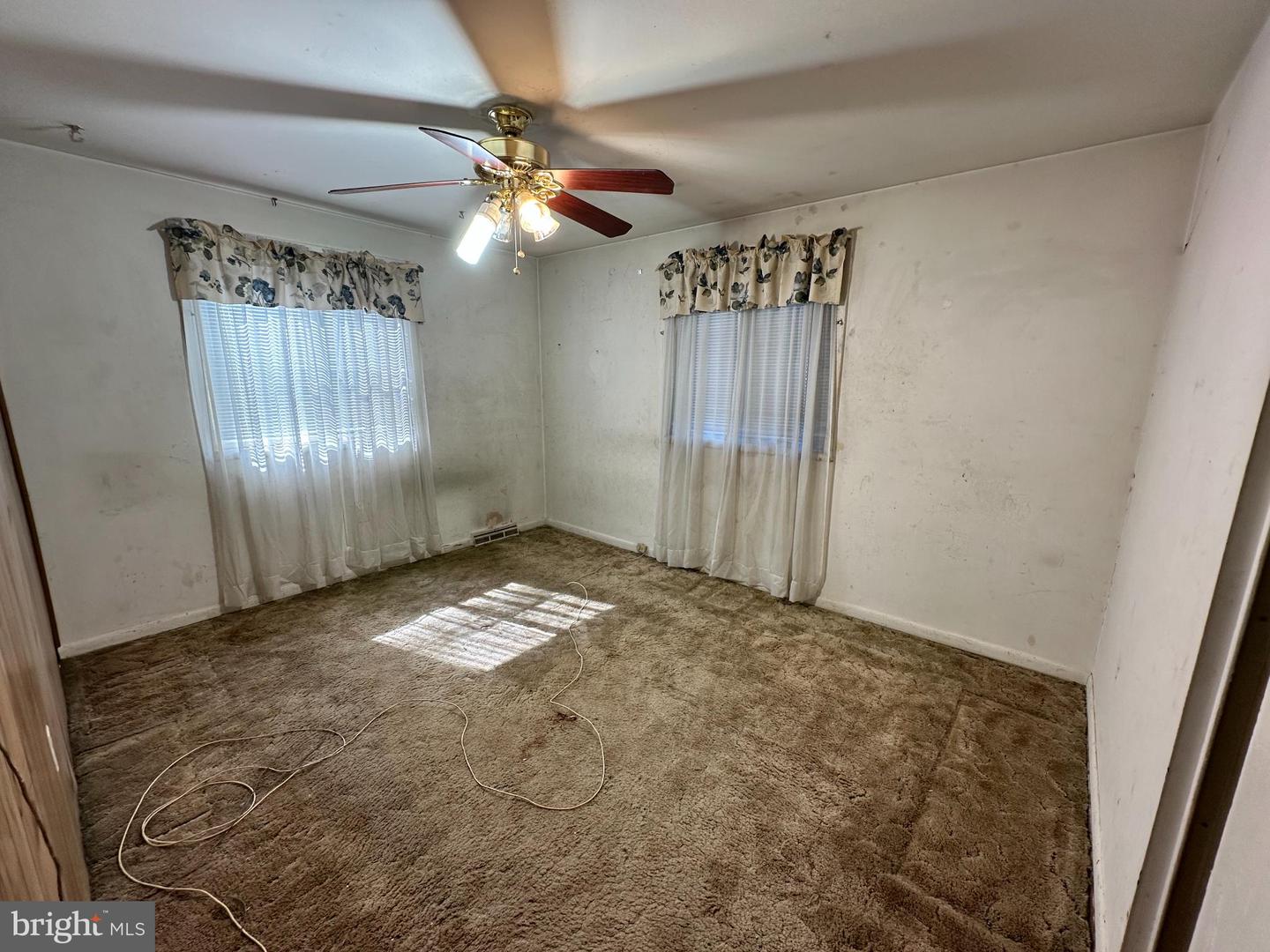 5510 HAYES ST NE, WASHINGTON, District Of Columbia 20019, 3 Bedrooms Bedrooms, 5 Rooms Rooms,2 BathroomsBathrooms,Residential,For sale,5510 HAYES ST NE,DCDC2224552 MLS # DCDC2224552