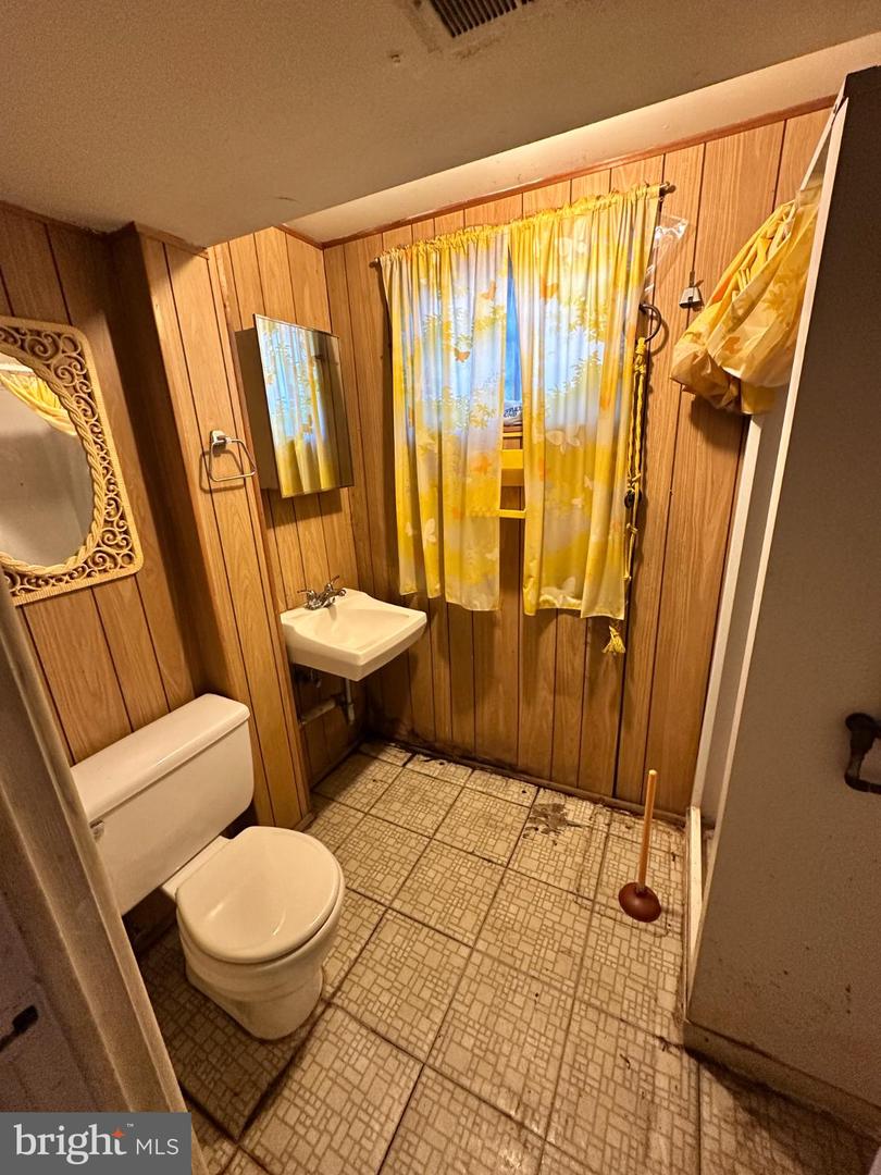 5510 HAYES ST NE, WASHINGTON, District Of Columbia 20019, 3 Bedrooms Bedrooms, 5 Rooms Rooms,2 BathroomsBathrooms,Residential,For sale,5510 HAYES ST NE,DCDC2224552 MLS # DCDC2224552