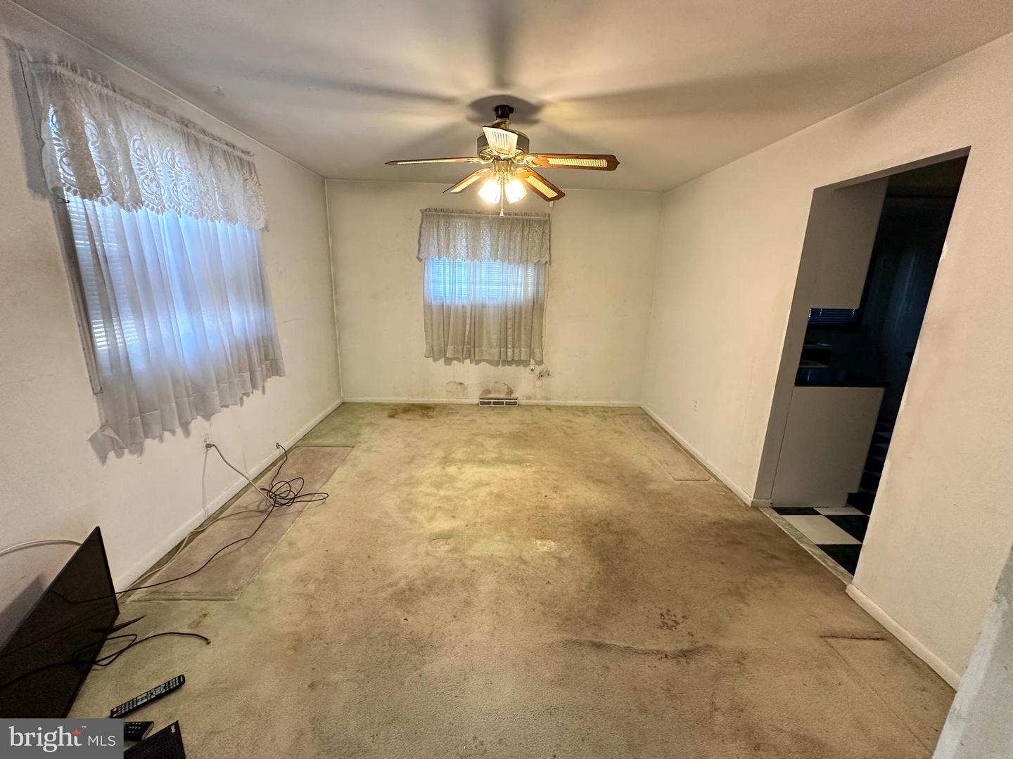 5510 HAYES ST NE, WASHINGTON, District Of Columbia 20019, 3 Bedrooms Bedrooms, 5 Rooms Rooms,2 BathroomsBathrooms,Residential,For sale,5510 HAYES ST NE,DCDC2224552 MLS # DCDC2224552