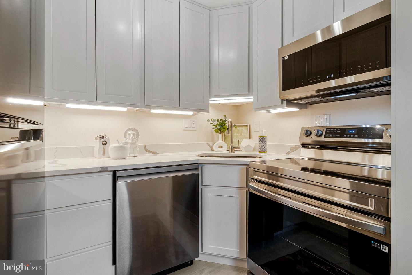 821 S MONROE ST, ARLINGTON, Virginia 22204, 3 Bedrooms Bedrooms, ,3 BathroomsBathrooms,Residential,For sale,821 S MONROE ST,VAAR2055404 MLS # VAAR2055404