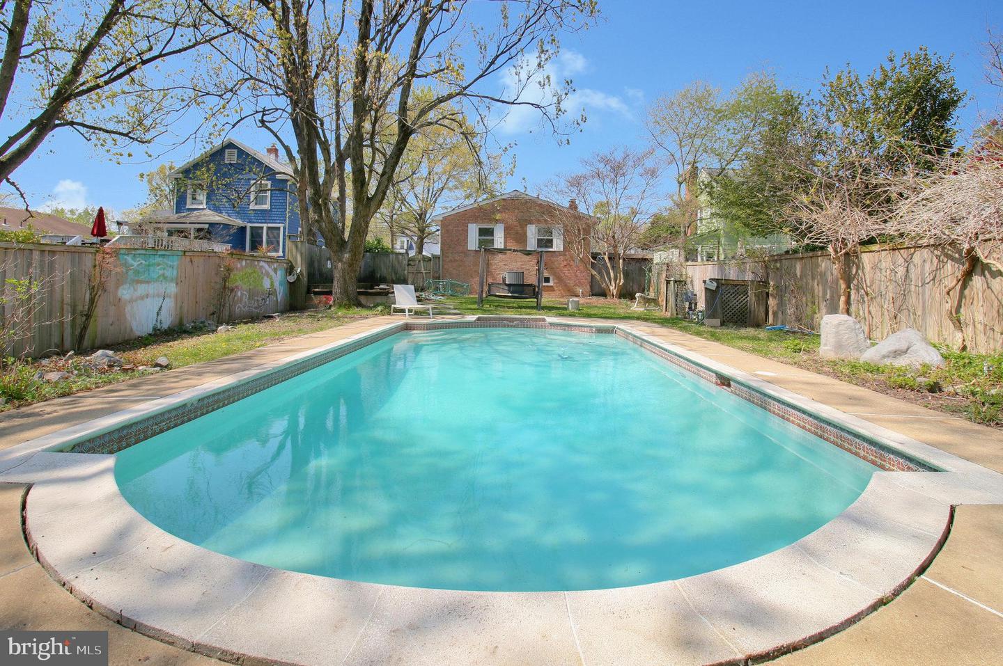 821 S MONROE ST, ARLINGTON, Virginia 22204, 3 Bedrooms Bedrooms, ,3 BathroomsBathrooms,Residential,For sale,821 S MONROE ST,VAAR2055404 MLS # VAAR2055404