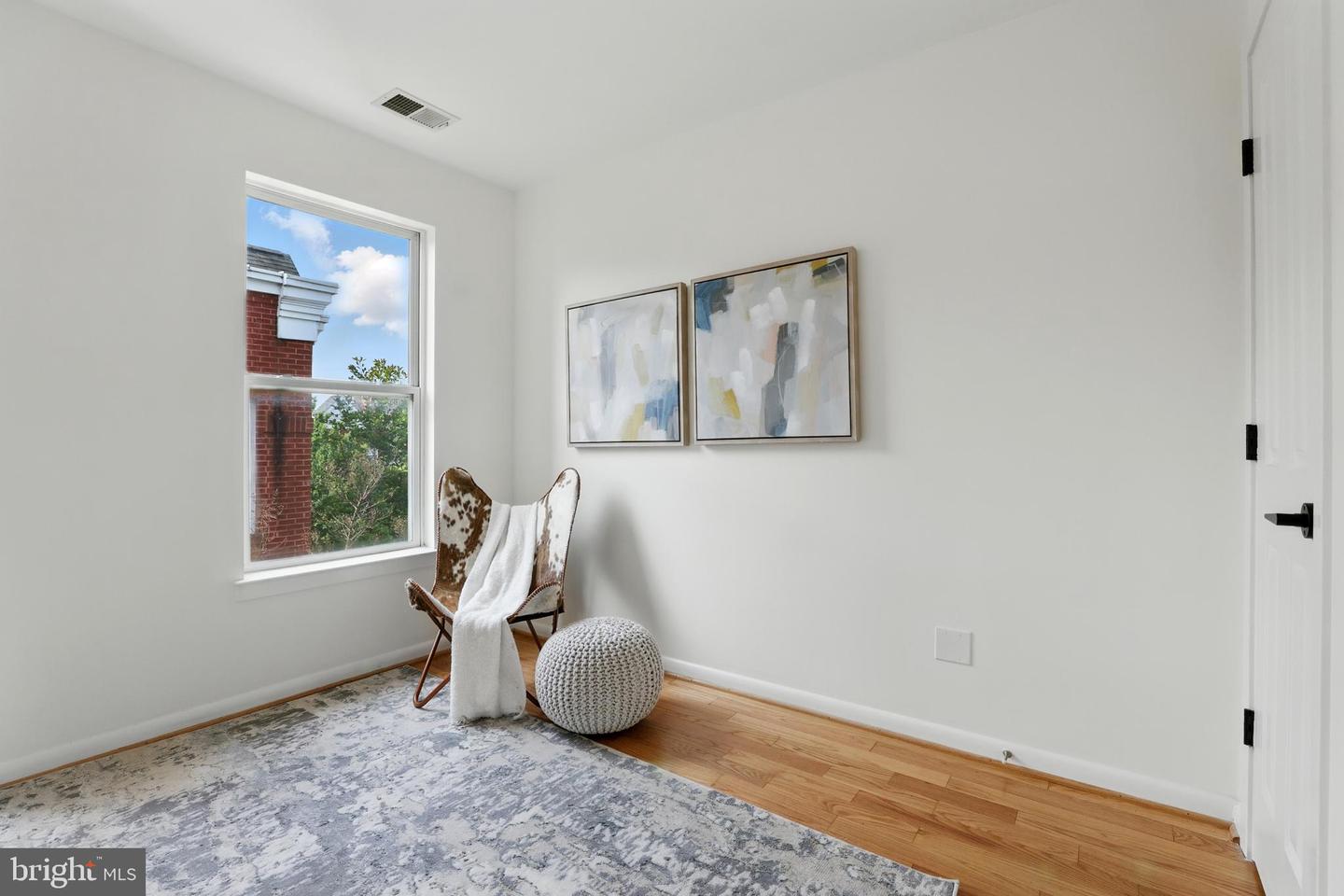 2127 12TH PL NW, WASHINGTON, District Of Columbia 20009, 3 Bedrooms Bedrooms, ,3 BathroomsBathrooms,Residential,For sale,2127 12TH PL NW,DCDC2205352 MLS # DCDC2205352