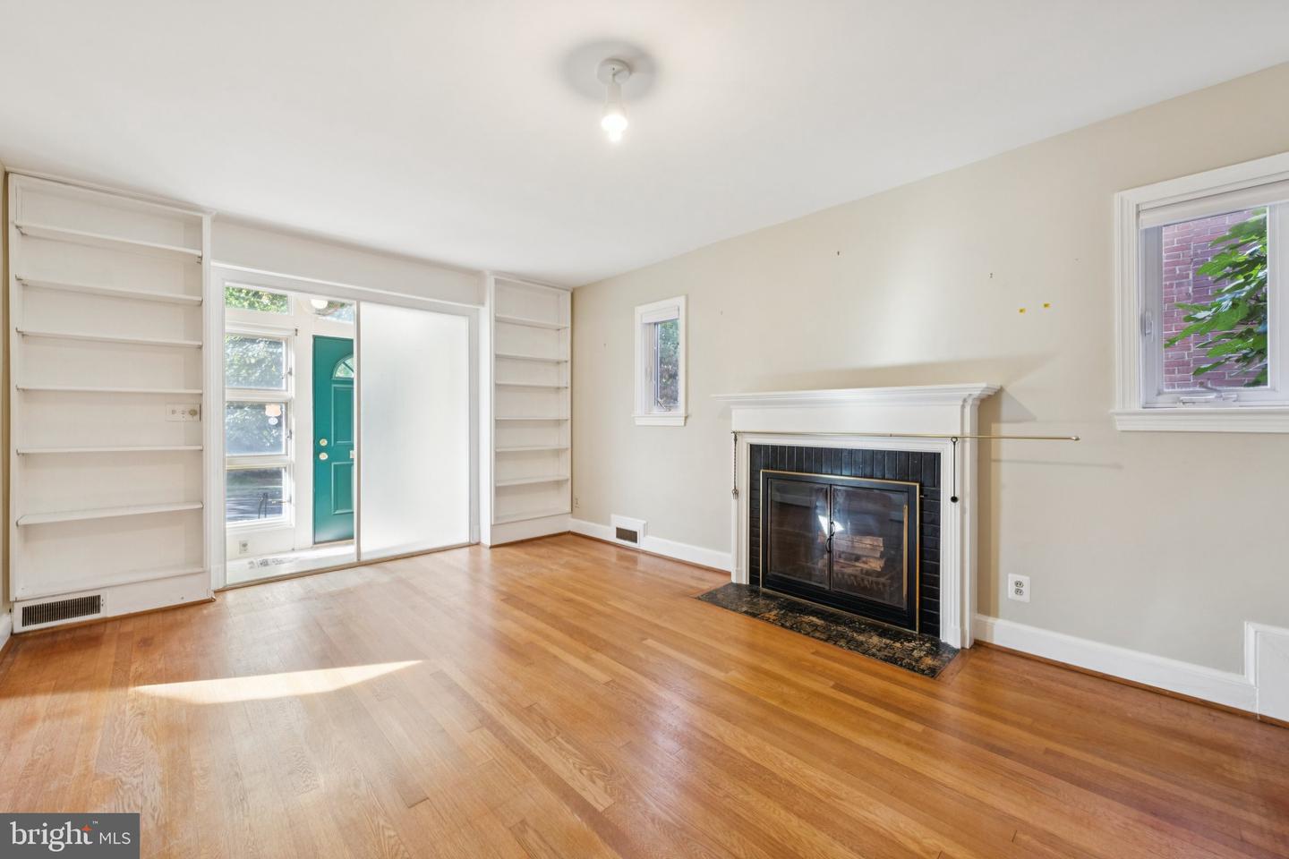 4409 BUTTERWORTH PL NW, WASHINGTON, District Of Columbia 20016, 3 Bedrooms Bedrooms, ,3 BathroomsBathrooms,Residential,For sale,4409 BUTTERWORTH PL NW,DCDC2209132 MLS # DCDC2209132