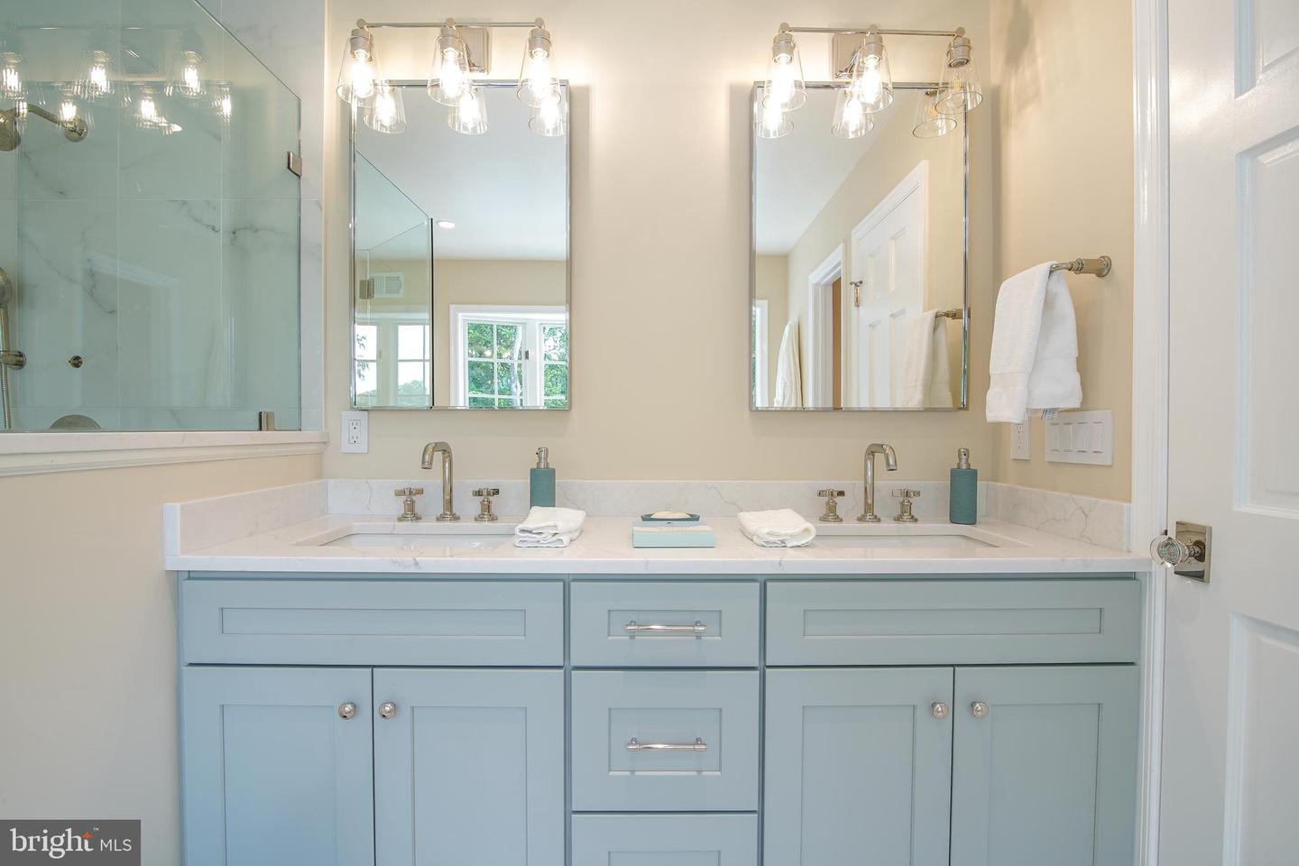 2504 W MEREDITH DR, VIENNA, Virginia 22181, 6 Bedrooms Bedrooms, ,5 BathroomsBathrooms,Residential,For sale,2504 W MEREDITH DR,VAFX2256898 MLS # VAFX2256898