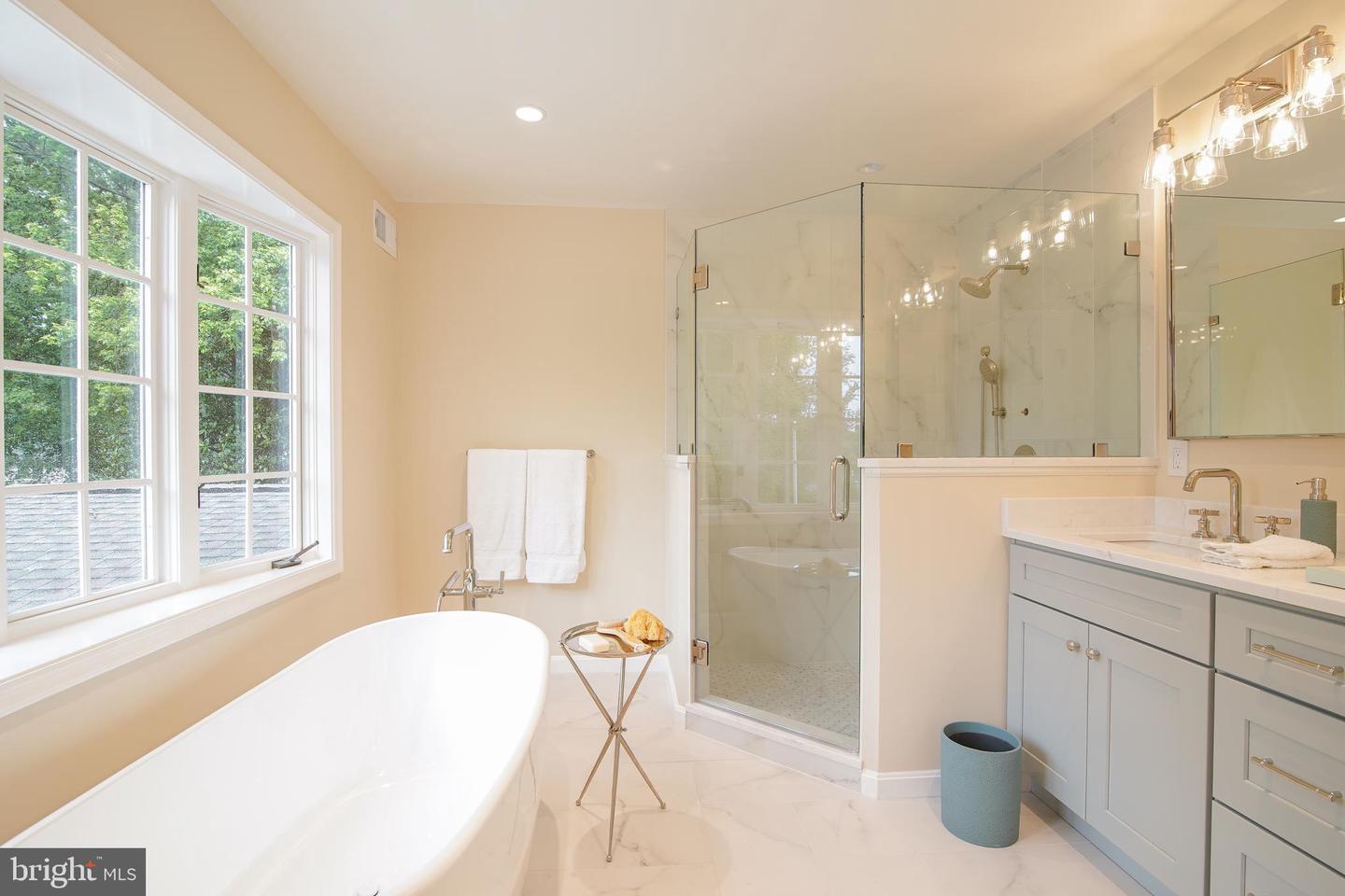 2504 W MEREDITH DR, VIENNA, Virginia 22181, 6 Bedrooms Bedrooms, ,5 BathroomsBathrooms,Residential,For sale,2504 W MEREDITH DR,VAFX2256898 MLS # VAFX2256898
