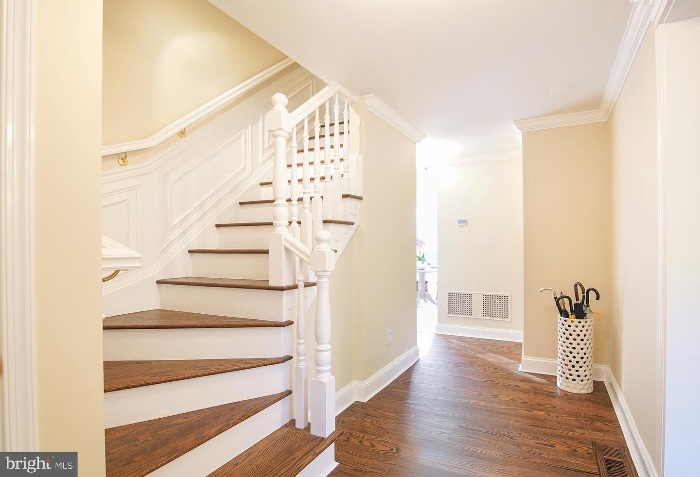 2504 W MEREDITH DR, VIENNA, Virginia 22181, 6 Bedrooms Bedrooms, ,5 BathroomsBathrooms,Residential,For sale,2504 W MEREDITH DR,VAFX2256898 MLS # VAFX2256898