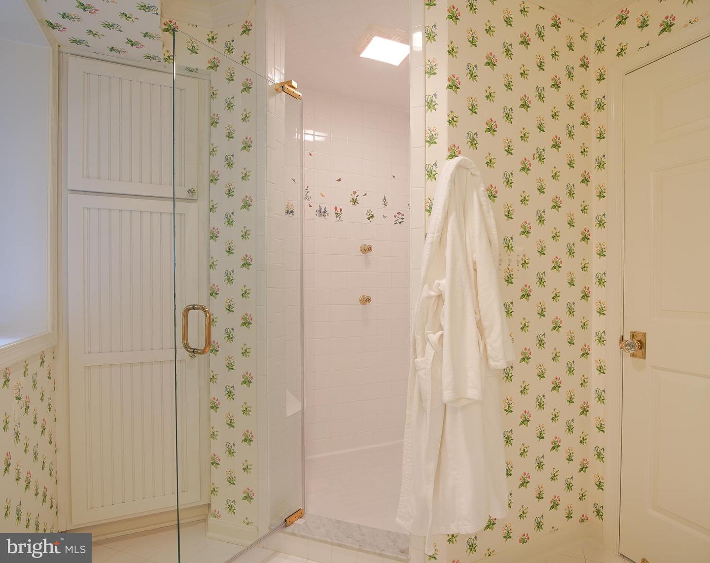 2504 W MEREDITH DR, VIENNA, Virginia 22181, 6 Bedrooms Bedrooms, ,5 BathroomsBathrooms,Residential,For sale,2504 W MEREDITH DR,VAFX2256898 MLS # VAFX2256898
