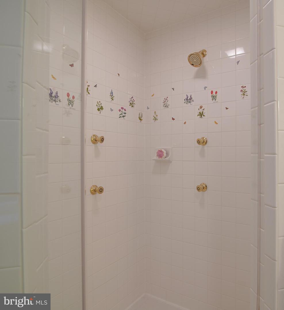 2504 W MEREDITH DR, VIENNA, Virginia 22181, 6 Bedrooms Bedrooms, ,5 BathroomsBathrooms,Residential,For sale,2504 W MEREDITH DR,VAFX2256898 MLS # VAFX2256898