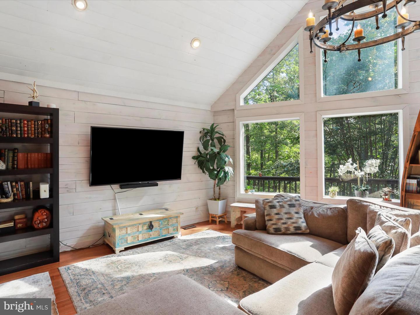 5065 COUNTRY CREEK LN, BROAD RUN, Virginia 20137, 3 Bedrooms Bedrooms, ,3 BathroomsBathrooms,Residential,For sale,5065 COUNTRY CREEK LN,VAFQ2017672 MLS # VAFQ2017672