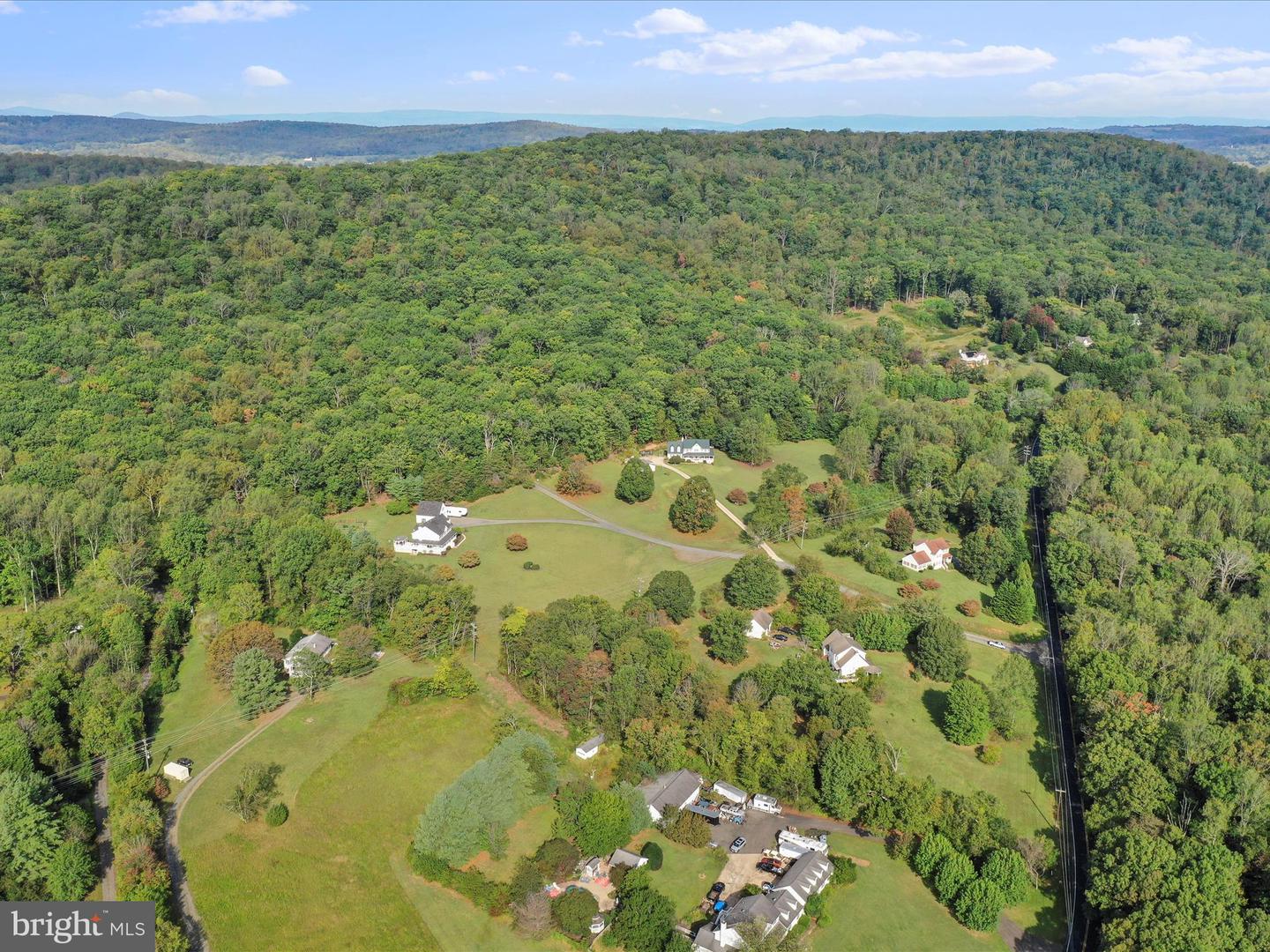 5065 COUNTRY CREEK LN, BROAD RUN, Virginia 20137, 3 Bedrooms Bedrooms, ,3 BathroomsBathrooms,Residential,For sale,5065 COUNTRY CREEK LN,VAFQ2017672 MLS # VAFQ2017672