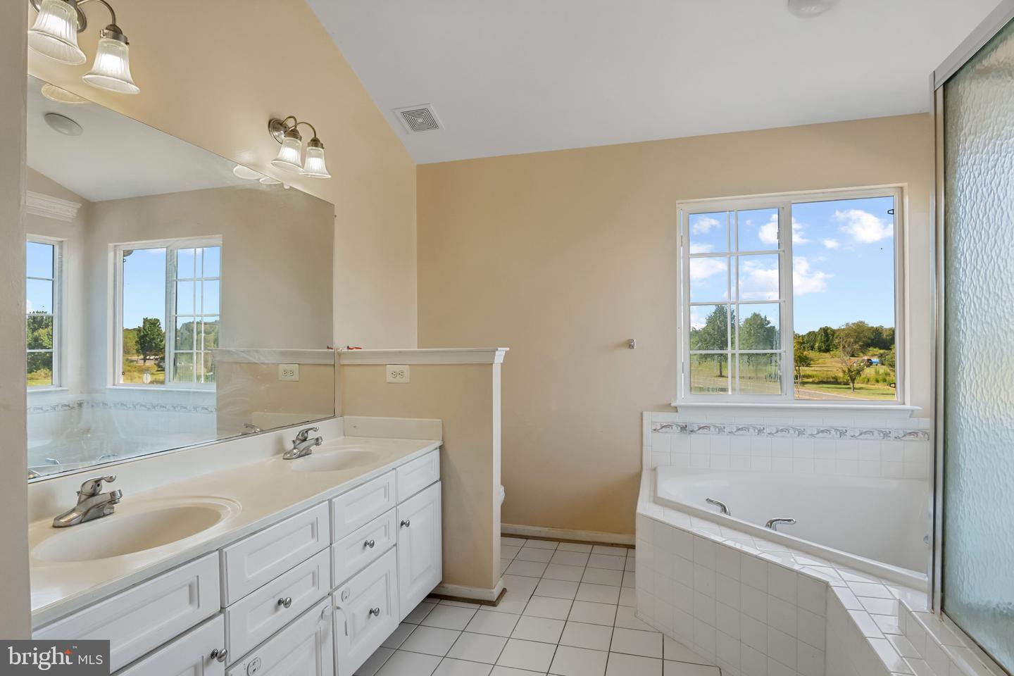 10853 KING NOBEL LN, BEALETON, Virginia 22712, 4 Bedrooms Bedrooms, ,3 BathroomsBathrooms,Residential,For sale,10853 KING NOBEL LN,VAFQ2017904 MLS # VAFQ2017904