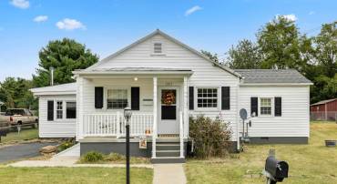 1807 ORCHARD LN, STAUNTON, Virginia 24401, 2 Bedrooms Bedrooms, ,1 BathroomBathrooms,Residential,1807 ORCHARD LN,669158 MLS # 669158
