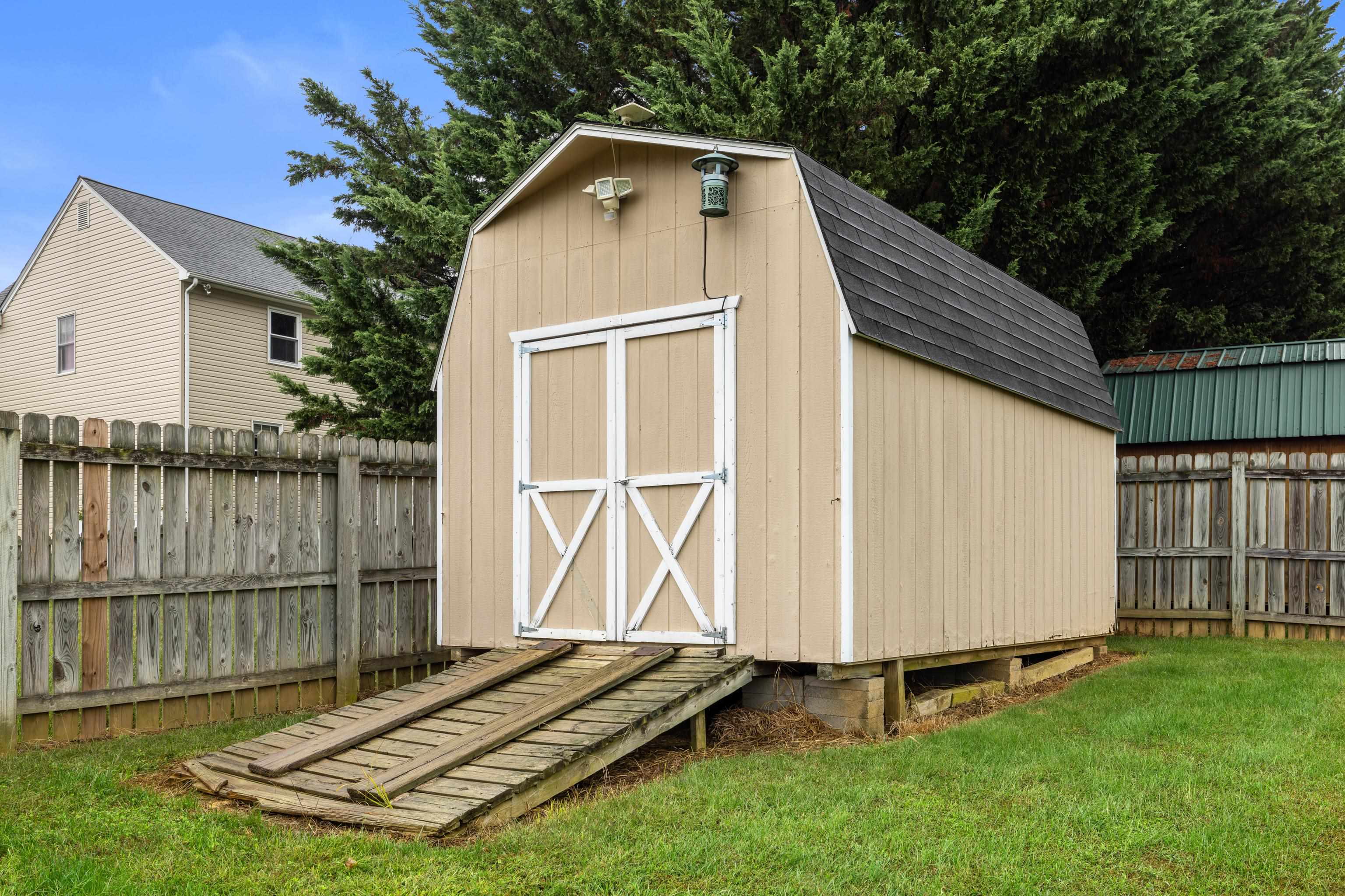 48 MEADOW RIDGE RD, WAYNESBORO, Virginia 22980, 4 Bedrooms Bedrooms, ,2 BathroomsBathrooms,Residential,48 MEADOW RIDGE RD,669726 MLS # 669726