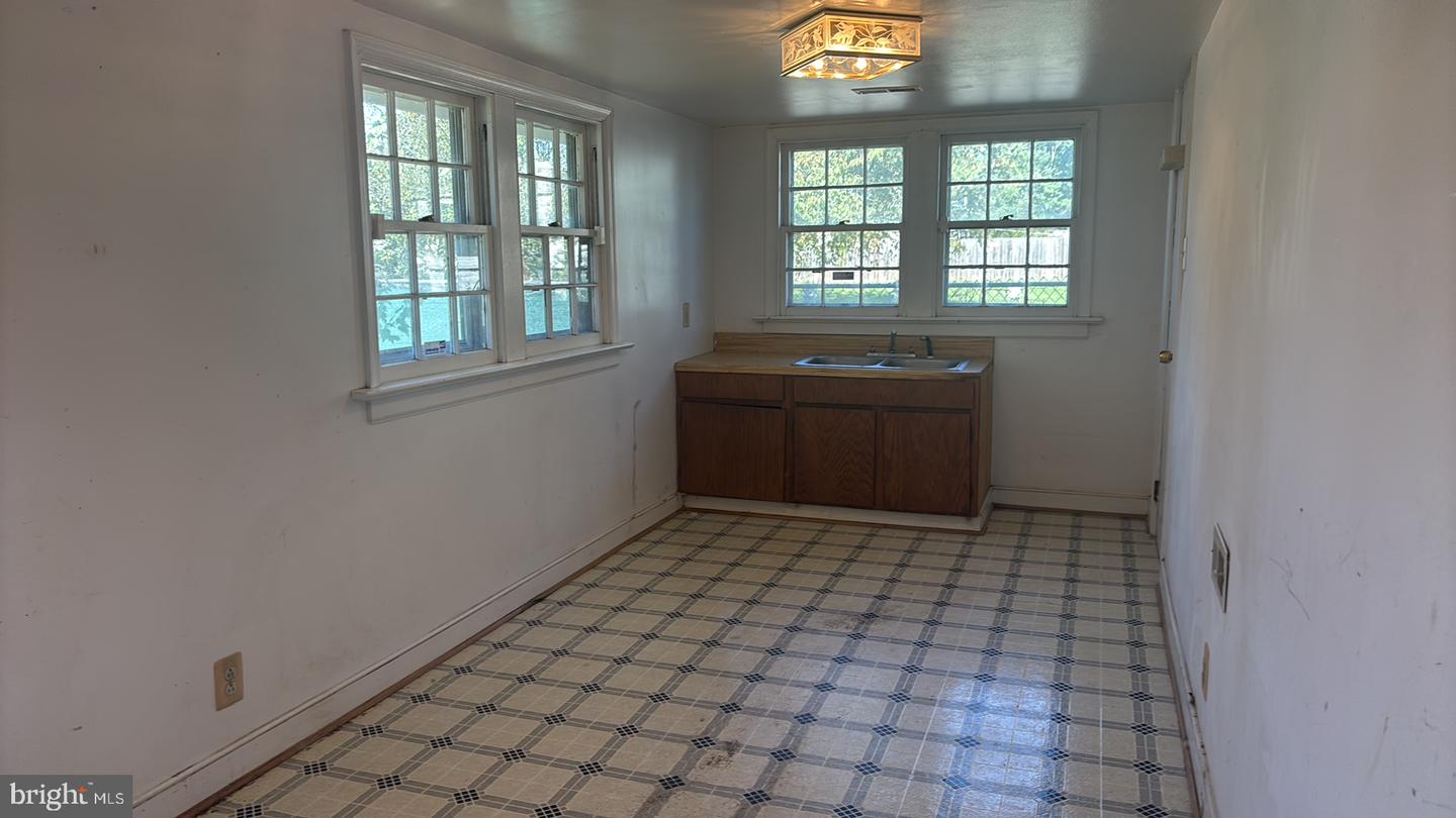 1910 RAWLINGS ST, RICHMOND, Virginia 23231, 3 Bedrooms Bedrooms, 8 Rooms Rooms,2 BathroomsBathrooms,Residential,For sale,1910 RAWLINGS ST,VARC2000740 MLS # VARC2000740