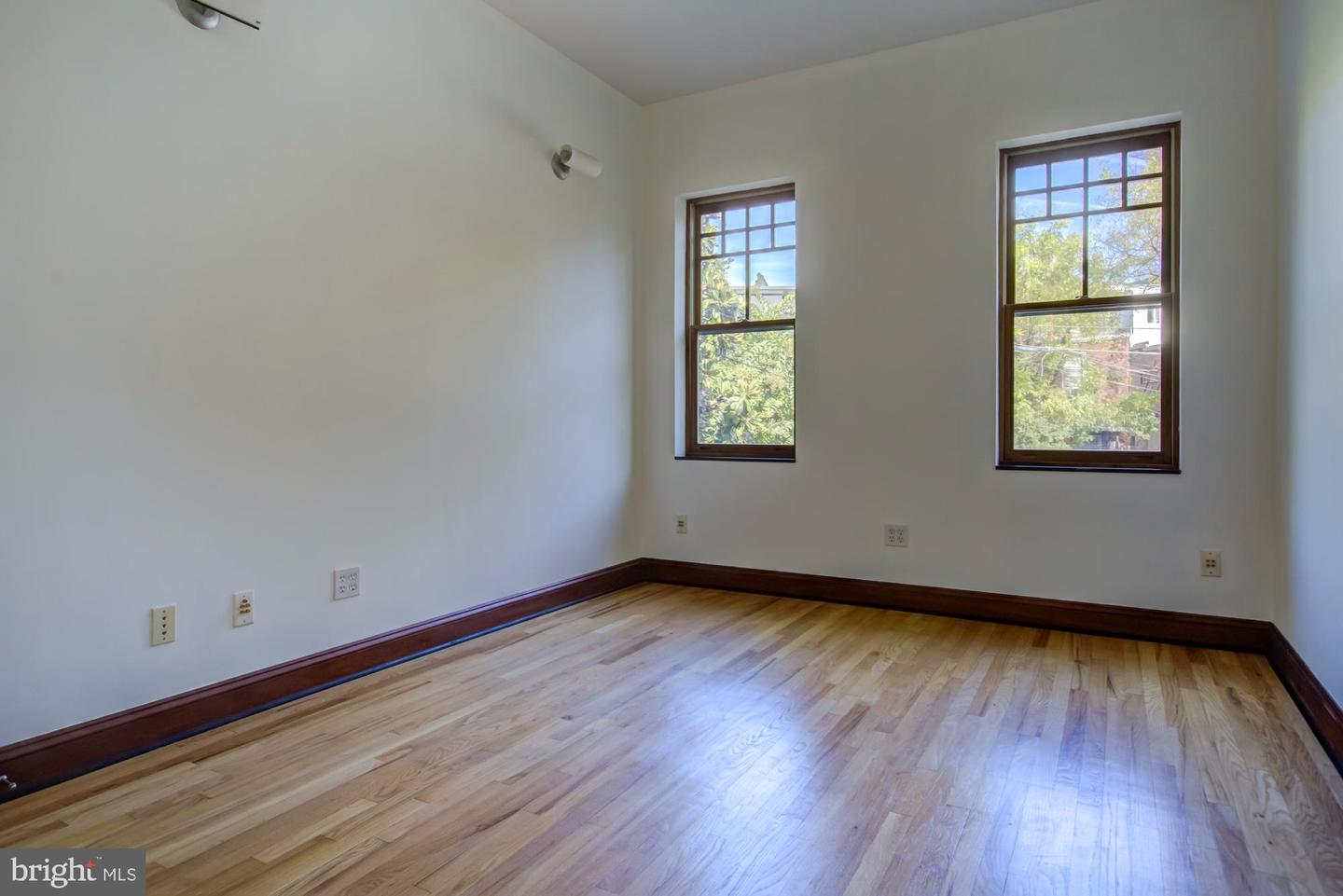 632 C ST NE, WASHINGTON, District Of Columbia 20002, 3 Bedrooms Bedrooms, 6 Rooms Rooms,2 BathroomsBathrooms,Residential,For sale,632 C ST NE,DCDC2217044 MLS # DCDC2217044