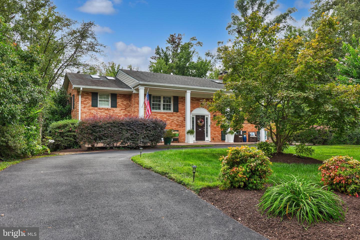 4505 DOLPHIN LN, ALEXANDRIA, Virginia 22309, 5 Bedrooms Bedrooms, ,4 BathroomsBathrooms,Residential,For sale,4505 DOLPHIN LN,VAFX2264534 MLS # VAFX2264534