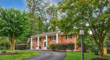 4505 DOLPHIN LN, ALEXANDRIA, Virginia 22309, 5 Bedrooms Bedrooms, ,4 BathroomsBathrooms,Residential,For sale,4505 DOLPHIN LN,VAFX2264534 MLS # VAFX2264534