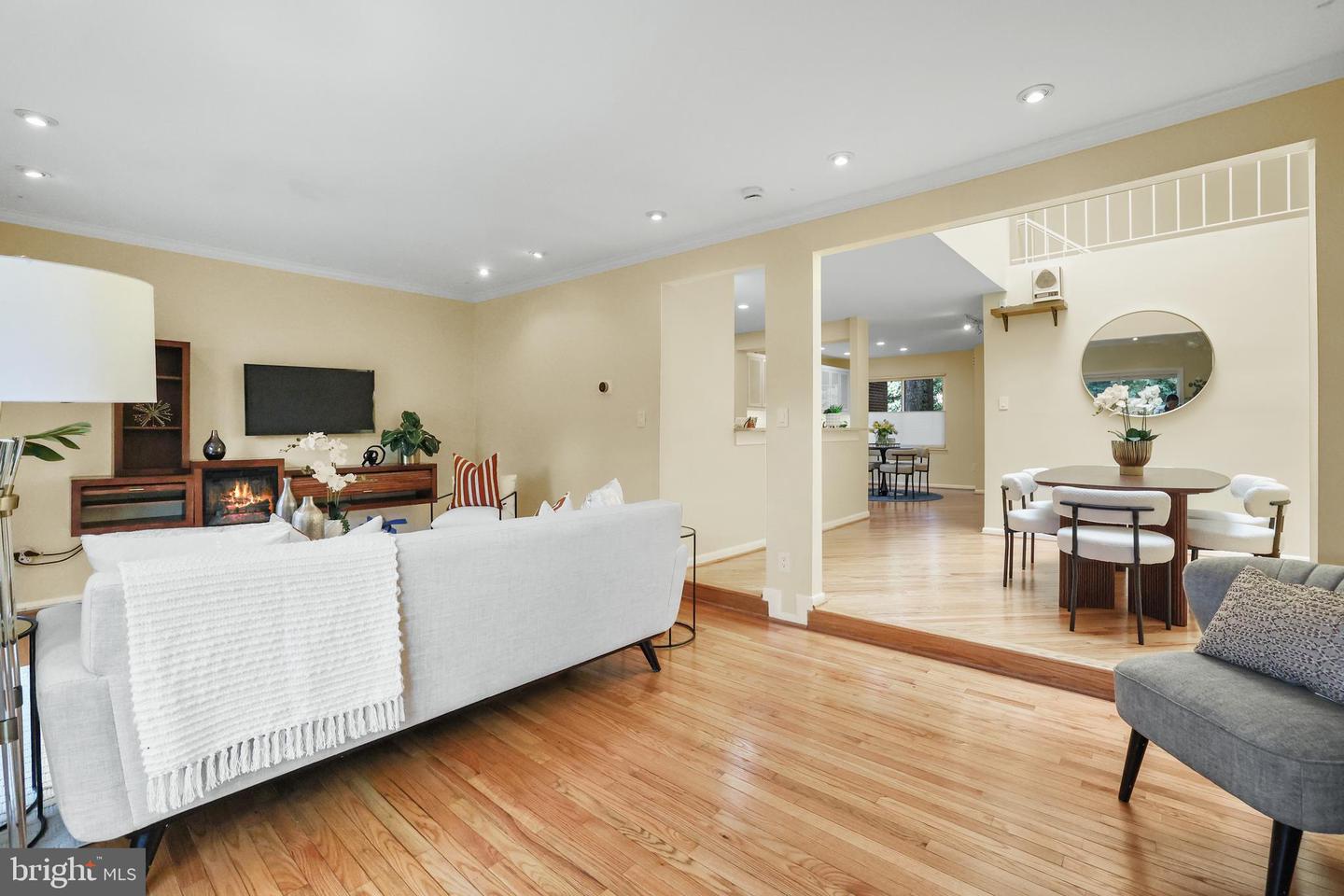 2109 COLTS NECK CT, RESTON, Virginia 20191, 3 Bedrooms Bedrooms, 13 Rooms Rooms,3 BathroomsBathrooms,Residential,For sale,2109 COLTS NECK CT,VAFX2264930 MLS # VAFX2264930