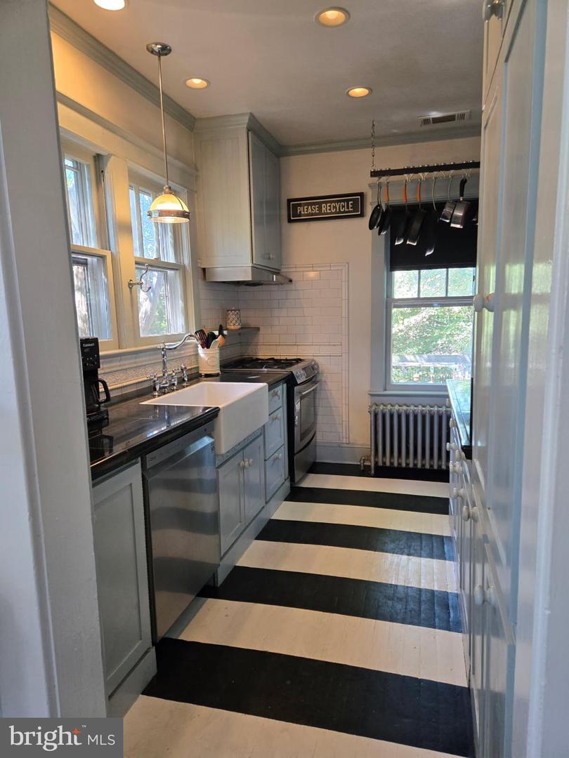 222 LOCUST ST, WARRENTON, Virginia 20186, 4 Bedrooms Bedrooms, ,2 BathroomsBathrooms,Residential,For sale,222 LOCUST ST,VAFQ2018226 MLS # VAFQ2018226