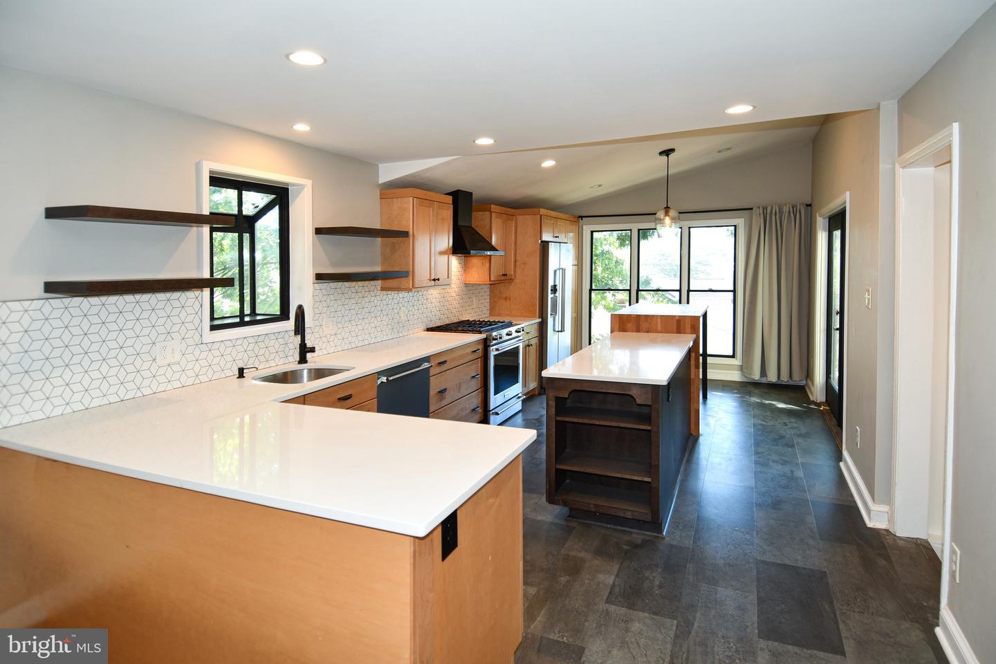 2100 S QUEBEC ST, ARLINGTON, Virginia 22204, 3 Bedrooms Bedrooms, 5 Rooms Rooms,2 BathroomsBathrooms,Residential,For sale,2100 S QUEBEC ST,VAAR2063512 MLS # VAAR2063512