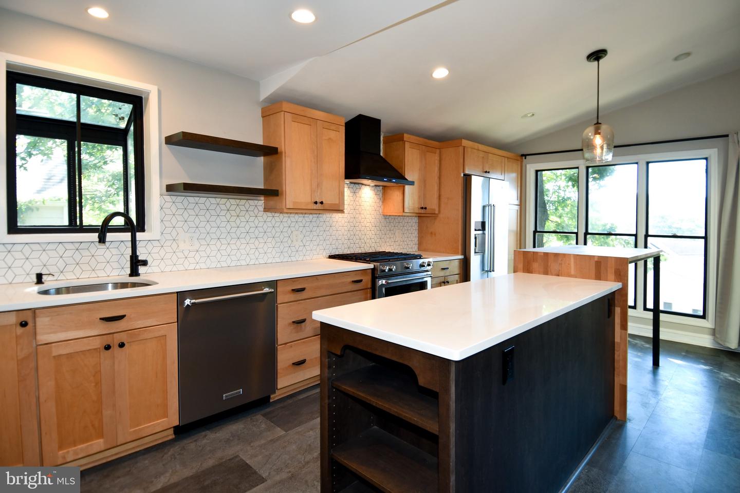 2100 S QUEBEC ST, ARLINGTON, Virginia 22204, 3 Bedrooms Bedrooms, 5 Rooms Rooms,2 BathroomsBathrooms,Residential,For sale,2100 S QUEBEC ST,VAAR2063512 MLS # VAAR2063512