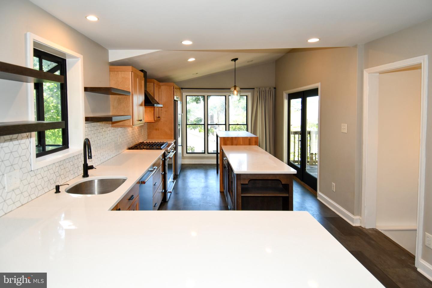 2100 S QUEBEC ST, ARLINGTON, Virginia 22204, 3 Bedrooms Bedrooms, 5 Rooms Rooms,2 BathroomsBathrooms,Residential,For sale,2100 S QUEBEC ST,VAAR2063512 MLS # VAAR2063512