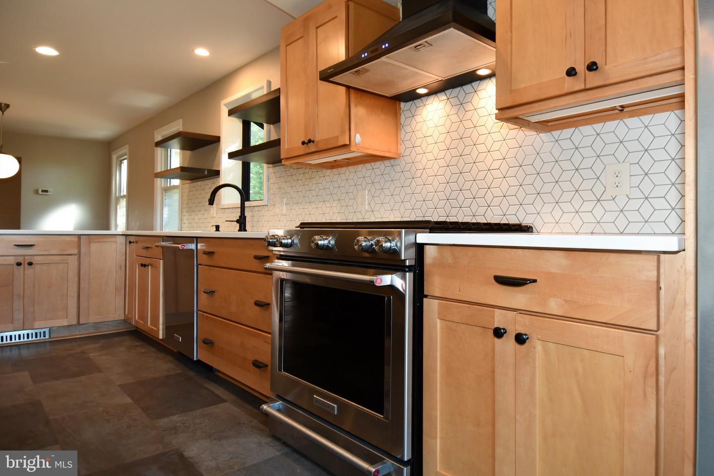 2100 S QUEBEC ST, ARLINGTON, Virginia 22204, 3 Bedrooms Bedrooms, 5 Rooms Rooms,2 BathroomsBathrooms,Residential,For sale,2100 S QUEBEC ST,VAAR2063512 MLS # VAAR2063512