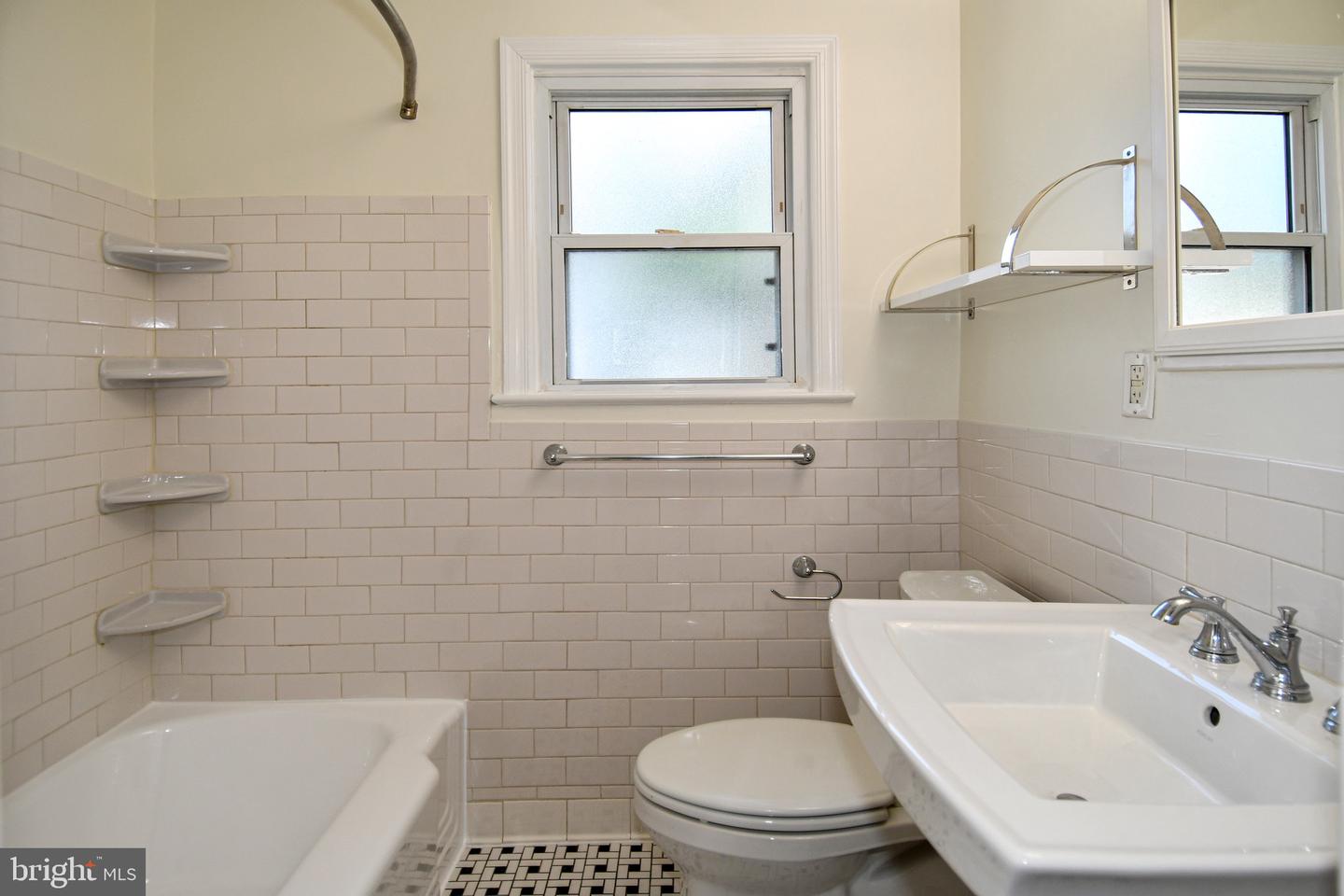 2100 S QUEBEC ST, ARLINGTON, Virginia 22204, 3 Bedrooms Bedrooms, 5 Rooms Rooms,2 BathroomsBathrooms,Residential,For sale,2100 S QUEBEC ST,VAAR2063512 MLS # VAAR2063512
