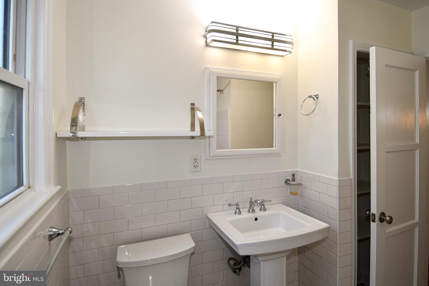 2100 S QUEBEC ST, ARLINGTON, Virginia 22204, 3 Bedrooms Bedrooms, 5 Rooms Rooms,2 BathroomsBathrooms,Residential,For sale,2100 S QUEBEC ST,VAAR2063512 MLS # VAAR2063512
