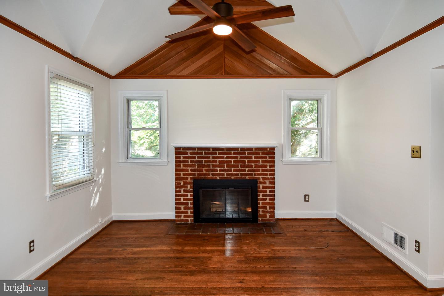 2100 S QUEBEC ST, ARLINGTON, Virginia 22204, 3 Bedrooms Bedrooms, 5 Rooms Rooms,2 BathroomsBathrooms,Residential,For sale,2100 S QUEBEC ST,VAAR2063512 MLS # VAAR2063512