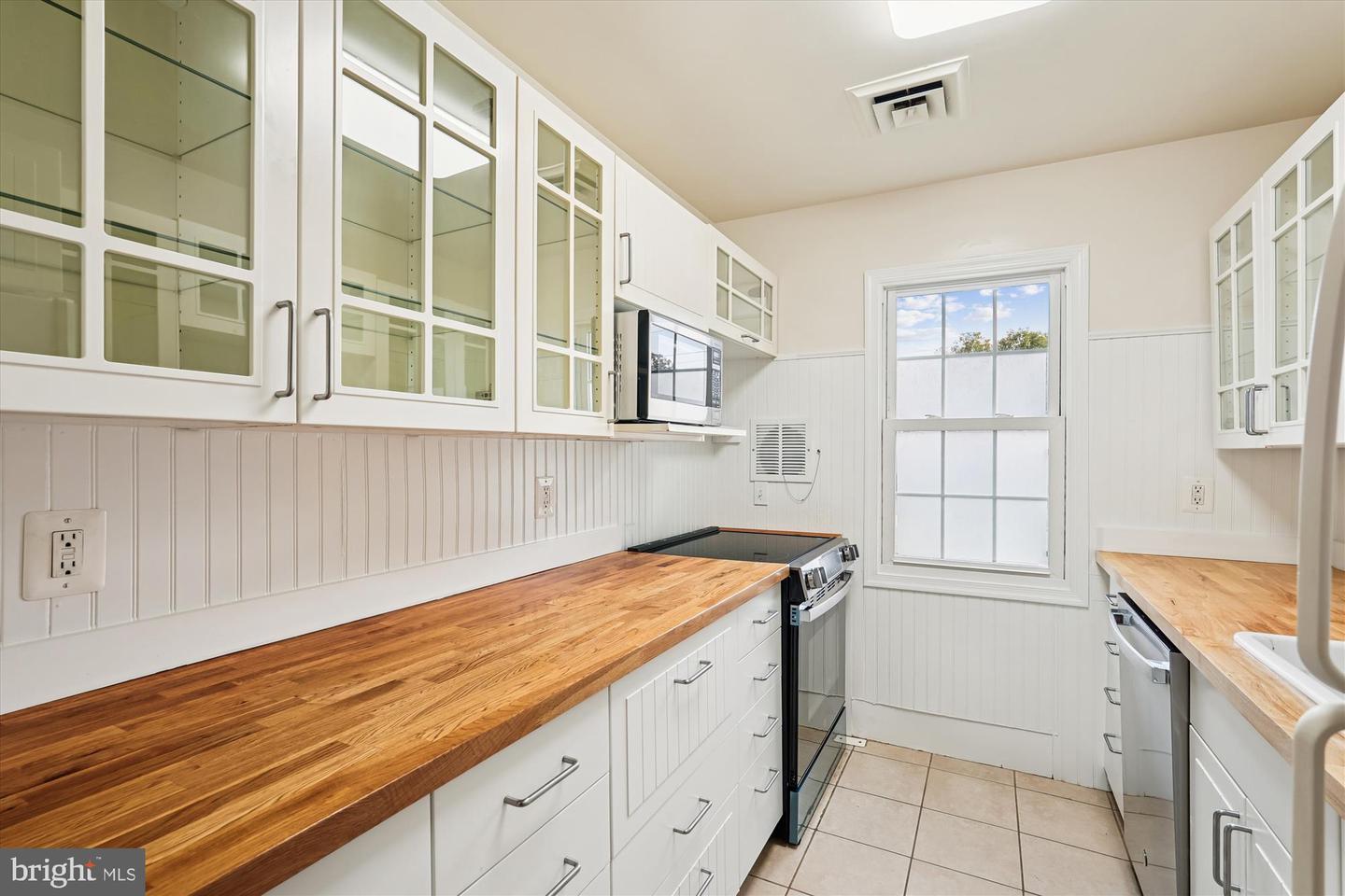 227 DRY MILL RD SW, LEESBURG, Virginia 20175, 3 Bedrooms Bedrooms, ,1 BathroomBathrooms,Residential,For sale,227 DRY MILL RD SW,VALO2106652 MLS # VALO2106652