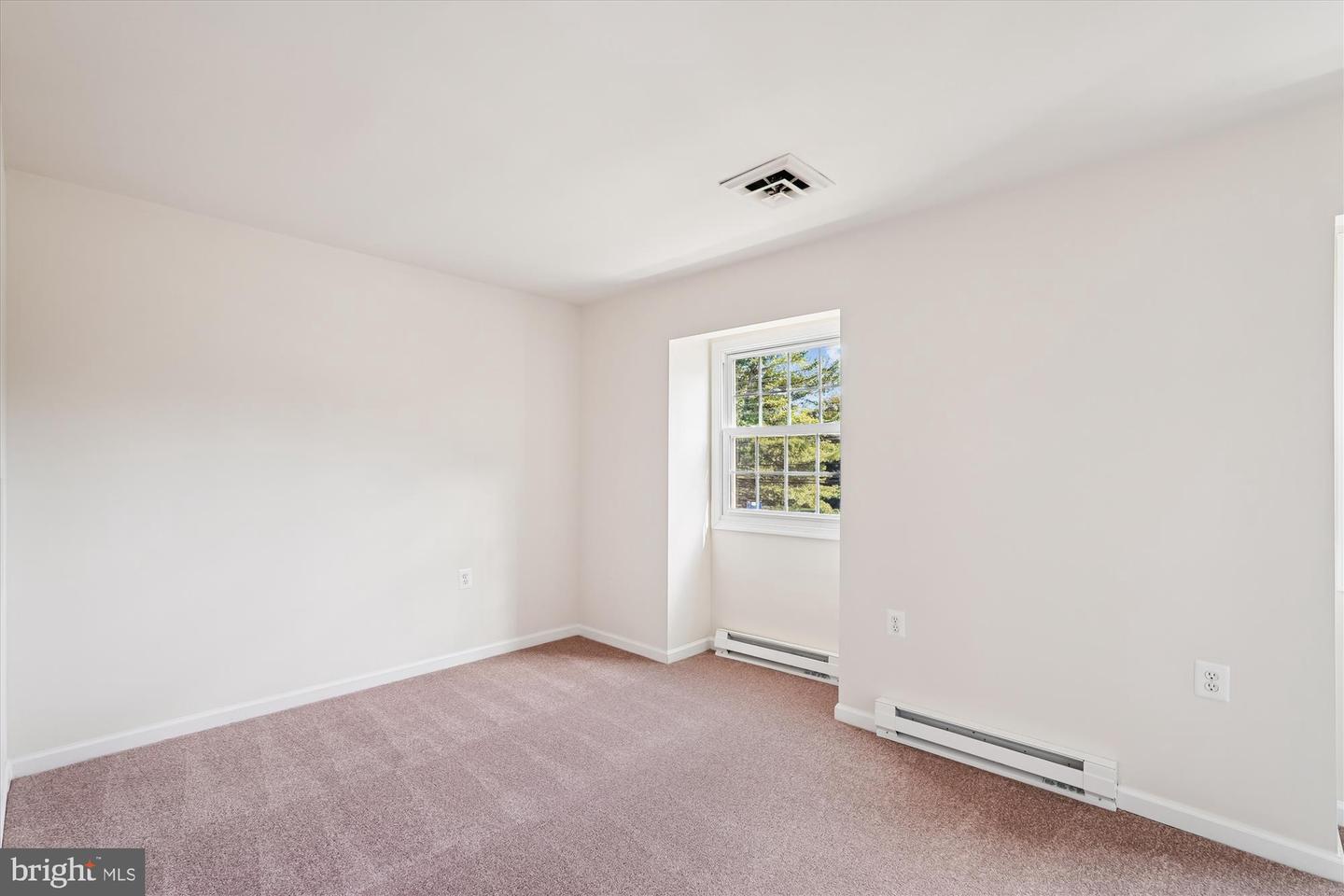 227 DRY MILL RD SW, LEESBURG, Virginia 20175, 3 Bedrooms Bedrooms, ,1 BathroomBathrooms,Residential,For sale,227 DRY MILL RD SW,VALO2106652 MLS # VALO2106652