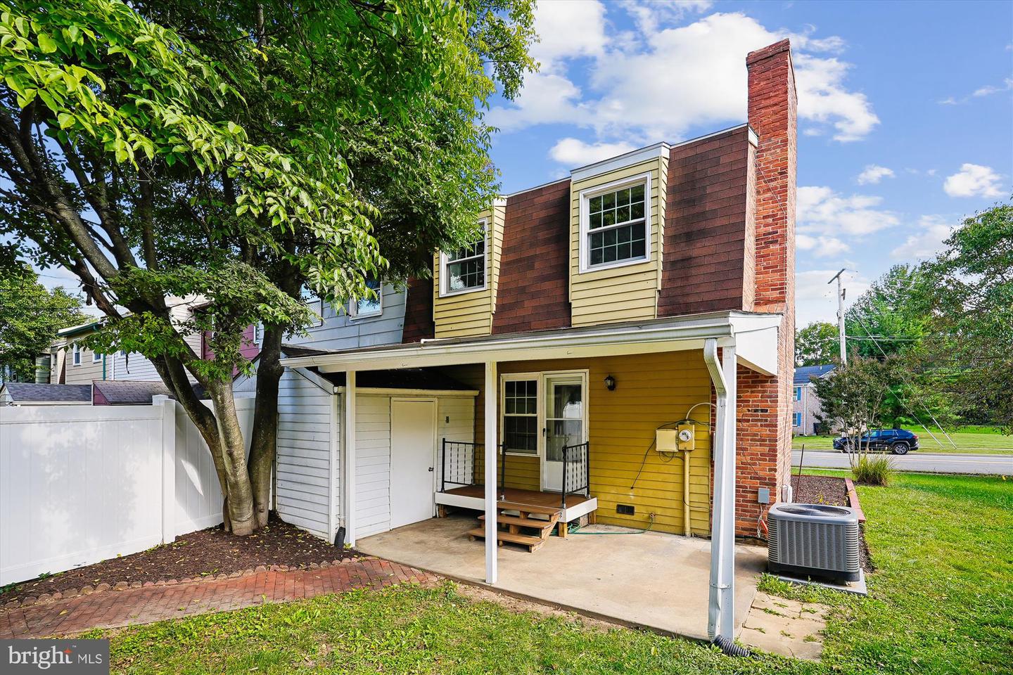 227 DRY MILL RD SW, LEESBURG, Virginia 20175, 3 Bedrooms Bedrooms, ,1 BathroomBathrooms,Residential,For sale,227 DRY MILL RD SW,VALO2106652 MLS # VALO2106652