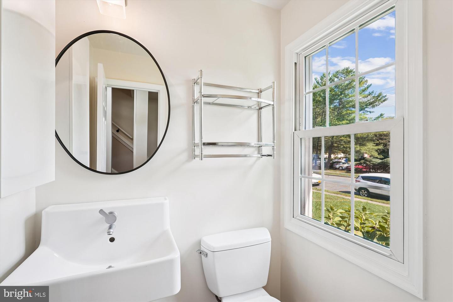 227 DRY MILL RD SW, LEESBURG, Virginia 20175, 3 Bedrooms Bedrooms, ,1 BathroomBathrooms,Residential,For sale,227 DRY MILL RD SW,VALO2106652 MLS # VALO2106652