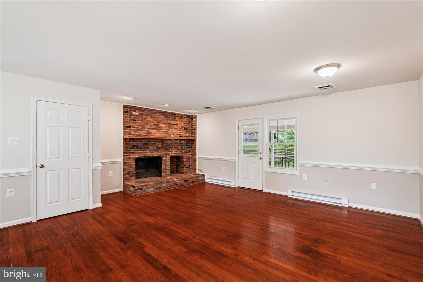 227 DRY MILL RD SW, LEESBURG, Virginia 20175, 3 Bedrooms Bedrooms, ,1 BathroomBathrooms,Residential,For sale,227 DRY MILL RD SW,VALO2106652 MLS # VALO2106652